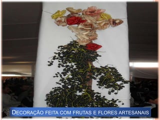 Decoração feita com frutas e flores artesanais