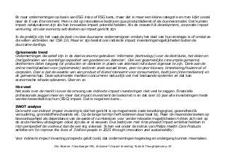 En naar ondernemingen op basis van ESG risico of ESG kans, maar dat is maar een kleine categorie en men kijkt vooral
naar de E van Environment. Men is dol op innovatieve bedrijven qua product&dienst of als businessmodel. Dat kunnen
impact catalysatoren zijn als hun innovaties impact potentie hebben. Als de research & development, corporate impact
venturing, circular economy activiteiten op impact gericht zijn
In de praktijk zijn het vaak de best-in-class duurzame ondernemignen omdaty het deel van hun strategie is of omdat ze
die willen verbreden nar CSR 2.0. Maar er zijn beslist ook indirecte impact investeringsmogelijkheden buiten de
duurzame darlings.
Opkomende trend
Ondernemingen die actief zijn in de deel-economie gebruiken 'informatie (technology) voor de distributie, het delen en
(her)gebruiken van overtollige capaciteit van goederen en diensten'. Ook wel gezamenlijke consumptie genoemd,
deelnemers delen toegang tot producten en diensten in plaats van allemaal individueel eigenaar te zijn. Denk aan de
online marktplaatsen voor (opkomende) sectoren zoals sociaal lenen, peer-to-peer klussen, timesharing/huizenruil of
carpoolen. Doel is dat de waarde van een product of dienst toeneemt voor consumenten, bedrijven (intermediairen) en
de gemeenschap. Deze opkomende markten concurreren natuurlijk wel met bestaande systemen en dat kan
economische schade opleveren. Über en zo
Hoe veel
Net zoals over de markt is over de omvang van indirecte impact investeringen niet veel te zeggen. Financiële
professionals zeggen meer en meer dat impact investment de toekomst is en dat over 10 jaar alle investeringen mede
worden beoordeeld op hun (ESG) impact. Dat is nogal een kans...
SWOT analyse
De kracht van indirect impact investing is dat het gericht is op megatrends zoals bevolkingsgroei, gezondheid &
veroudering, grondstoffenschaarste etc. Op de lange termijn heft iedereen daar baat bij. Maar de maanonderzoeken op
bewoonbaarheid als dependance van de aarde of ruimtereizen voor verder relocatie mogelijkheden richten zich niet op
de acute hier&nu uitdagingen ookal zijn die er al eeuwen. Dus bedrijven met time phased impact ambities hebben in
mijn perspectief de voorkeur dan de wel erg visionair. Ik ben wel onder de indruk van Philips Health Care Products
ambitie om 'to improve the lives of 3 billion people in 2025 through innovation and sustainability'.
Voor indirecte impact investing prospects geldt (ook) dat ondernemingen tegenslag en ondergang kunnen meemaken.
Drs Alcanne J Houtzaager MA, Inclusive² Impact Investing Tools & Thoughtpieces p.19
 