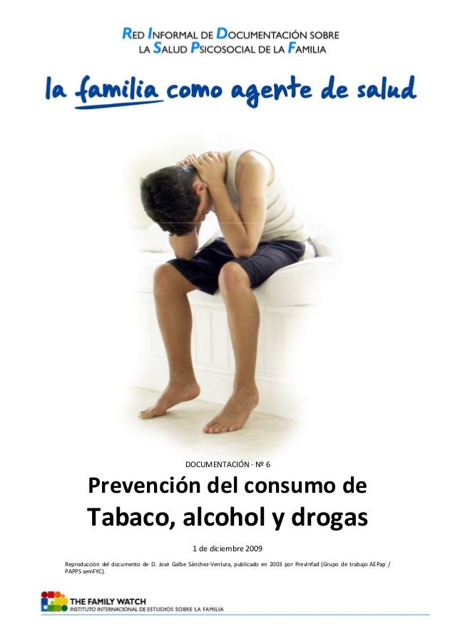 El marido bebe la leche materna de la mujer