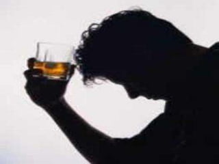 EL ALCOHOLISMO
  El alcohol es la sustancia que
provocaba un estado especial en
 la persona y este estado varía
    de acuerdo a la cantidad
ingerida y a las motivaciones de
   su injerencia    «estado de
     intoxicación alcohólica»
 