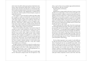 rarla. Corrió. Sacudió la cabeza para quitarse el pelo de los ojos.
Sonrió. Sabía exactamente dónde poner la pelota. Con una
emoción suave, fue hacia una dirección, un movimiento falso.
Pasó la pelota de delante al palo. Su hermano cayó en el engaño
y se movió a la derecha. Cami rápidamente se cambió hacia la
otra dirección, volvió la pelota al frente del palo y la puso en
medio de la portería.
Cami empezó a correr buscando la pelota que había salido
por un agujero y caído en el pavimento. Se estaba moviendo
más rápido que ella. Estaba a punto de gritar que parara un
coche negro cuando vio quién era el conductor. Trató de decir
algo, pero las palabras no llegaron a su boca. El jugador y capi-
tán de los “Hurricanes” sonrió cuando se dio cuenta de que
Cami quería coger la pelota que se había parado enfrente del
coche. Cami la cogió y al sprint corrió hacia su familia mientras
gritaba, “¡Mamá, papá, es Staal! ¡Es Erik Staal!”
Dentro de los pasillos del estadio, Cami tenía la mano de
su padre en suya y estaba saltando de un lado al otro. Ponía
el pie derecho en un cuadro blanco, y después el pie iz-
quierdo en un cuadro negro. Seguía así por todo el pasillo
central. Cada persona que pasaba sonreía. Todos estaban
hablando de los equipos, los jugadores, la comida y otras
cosas que ella no podía entender. Era un mar rojo, igual que
el color de los “Hurricanes”. Por el pasillo andaba toda clase
de gente: niños como ella, jóvenes como su hermano, adul-
tos como su padre y abuelos también. A ella le parecía que
toda la gente de Raleigh estaba allí y, como ella, estaban
emocionados por el comienzo.
En algún momento se perdió de la mano de su padre, pero a
causa de lo divertido que era su juego infantil, no miraba arriba.
Cantaba. Jugaré con los Hurr-i-canes. Jugaré para los Hurr-i-
canes. Jugaré para los Hurr-i-canes. Y nadie, especialmente-si-su-
nombre-es-Wayne, puede decirme que no.
“¿Me oyes, Wayne? No puedes decirme que no puedo jugar
con los “Hurricanes” porque lo haré. No me importa ser una
52
chica y que las chicas aún no puedan jugar profesionalmente.
Seré la primera. ¿Me oyes, Wayne?”
Buscaba arriba a su hermano.
“¿Wayne?”
Rápidamente su juego perdió la diversión. Se paró con el pie
derecho en un cuadro negro y el otro en el aire. El pasillo ya no
le parecía tan abierto. La gente se movía con una fuerza que em-
pujaba a Cami de un lado al otro. A ella le parecía que se estaba
ahogando en el mar. Llamó a su padre y a su madre. Llamó para
pedir ayuda, pero debajo de todos los sonidos, su voz se perdió
como ella se había perdido. Una persona pasó muy rápido y se
golpeó con los brazos de Cami. El golpe fue tan pequeño que él
no lo notó, pero la diferencia de tamaño entre él y ella era tan
grande que Cami se cayó al suelo.
Nadie notaba que ella se había caído. Pensó de sí misma que
era demasiado pequeña para jugar. Pensó que si no podía andar
por un pasillo sin caerse de un golpe, ¿cómo podría jugar para
los “Hurricanes”?. En cada juego todos los jugadores se golpean
unos a otros, y mucho más fuerte que el hombre que había des-
parecido en el mar de gente. Pensó que también, y lo peor, que
era una chica y las chicas no podían jugar en la NHL. Al fin y al
cabo, su hermano estaba en lo correcto cuando había dicho que
ella nunca podía jugar para los “Canes”. Entonces, allí, en el
centro del pasillo, empezó llorar.
***
El sol ya había empezado a caer cuando el coche dobló por
la calle que iba hacia la entrada, hacia el garaje de los trabaja-
dores. Cuando giró otra vez, un periódico que estaba en al
asiento a su lado cayó al suelo. Era el viejo periódico universi-
tario que Cami había encontrado el día anterior. Sobre la por-
tada su propia cara le sonrió. Leyó el título, “¿El final del
camino?” aunque no necesitaba leerlo para saber lo que decía.
Cuando Cami entró en la Universidad de Carolina de Norte
con una beca completa para jugar, su padre estaba tan emocio-
nado que le había comprado un nuevo coche Ford. Años más
53
 