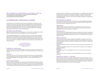 Kunstfactor					 	 	 Hoe zet ik een fotocursus op - pagina Kunstfactor						 	 Hoe zet ik een fotocursus op - pagina
Meer informatie over het formuleren van leerdoelen vind je op:
www.st.ewi.tudelft.nl/~mathijs/portfolio/1_ontwerpen/EindtermenAlgemeen.pdf
www.kennisdelen.eu/waarom-leerdoelen-formuleren/
www.kennisdelen.eu/hoe-maak-je-leerdoelen/
3.3 Didactische werkvormen en media
Na het formuleren van de leerdoelen maak je keuzes uit de didactische werkvormen die je wilt
inzetten voor jouw cursus. Werkvormen vormen het gereedschap waarmee je als fotodocent jouw
cursist naar het einddoel brengt. Het behalen van de leerdoelen door de cursisten wordt sterk
bevorderd door de gekozen didactische werkvormen en de daarin aangebrachte variatie. Het is
daarom van belang om bij het vormgeven van een cursus inzicht te hebben in de verschillende
werkvormen die je kunt inzetten in jouw cursusprogramma.
Het effect van werkvormen
Uit onderzoek is gebleken dat het actief betrekken van de cursist bij de cursus(inhoud) erg effectief
blijkt voor de manier waarop de stof uiteindelijk door de cursist wordt opgenomen.
De mens onthoudt (grofweg) 20% van wat hij hoort en 30% van wat hij ziet. Bij een actievere rol
zijn de getallen veel optimistischer. Zo onthoudt de mens ongeveer 70% van wat hij met anderen
bespreekt en maar liefst 90% van wat hij aan anderen uitlegt. Mensen leren dus door te doen, te
ervaren, waar te nemen, te overdenken, te analyseren en te experimenteren. Probeer daarom bij de
keuze van een werkvorm een didactische methode te hanteren waarbij een actieve houding van de
cursist wordt geëist.
“Tell me and I will forget,
Show me and I may remember,
Involve me and I will understand”
(onbekende auteur)
Indeling van werkvormen
Het kiezen van een werkvorm is erg afhankelijk van wát je aan de cursisten wilt overbrengen. Een
werkvorm kan daarom per onderdeel verschillen. Een veel gebruikte indeling van werkvormen is de
volgende:
Doceren
Bij deze werkvorm ben je als docent aan het woord, daarom is het doceren voornamelijk geschikt
voor het mondeling overbrengen van nieuwe informatie, of voor een verduidelijking of aanvulling
bij schriftelijke informatie. Een valkuil bij deze werkvorm is dat de cursisten een passieve rol
aannemen.
Onderwijsleergesprek
Bij deze werkvorm voer je als docent en cursist een gestructureerd gesprek met elkaar, waarbij de
docent de cursist stapsgewijs kennis en inzicht bijbrengt. Je bent in deze werkvorm gespreksleider.
Je introduceert een onderwerp door het stellen van een vraag aan de cursusgroep. De docent brengt
via een dialoog (vraag-antwoordspel) met de cursisten informatie (feiten en inzichten) over. Dit
10
kan door het stellen van kritische vragen, waarbij de probleem- of vraagstelling steeds verder wordt
toegespitst. Op deze wijze worden de cursisten systematisch en actief door de leerstof begeleid.
Deze werkvorm is erg geschikt voor het opfrissen, verbreden en verdiepen van kennis en om
gezamenlijk problemen te analyseren en te zoeken naar geschikte oplossingen en toepassingen bij
een bepaald vraagstuk.
Demonstratie en oefening
Deze werkvorm is geschikt wanneer de cursist technische (en vaak routinematige) handelingen
moet aanleren. Als docent doe je binnen deze werkvorm bepaalde handelingen stapsgewijs voor,
waarna de cursisten deze handeling moeten nadoen.
Opdrachten
Je kunt de cursisten actief laten deelnemen door ze zelfstandig of in groepsverband aan een
bepaalde opdracht te laten werken. Deze werkvorm wordt vaak ingezet om kennis, inzicht en
vaardigheden bij de cursist te verdiepen en te verbreden.
Discussievorm
Voor het aanzetten tot meningsvorming, het oplossen van problemen en het nemen van besluiten
is discussie een geschikt middel. Doordat zowel de docent als de cursist(en) bij deze werkvorm een
meningsvormend of probleemoplossend gesprek voeren over een specifiek onderwerp, zijn beide
partijen even actief.
Rollen als docent
Jouw rol als docent is per onderdeel verschillend en afhankelijk van de gekozen werkvorm. Bij
sommige werkvormen fungeer je het beste als instructeur of als trainer, bij andere werkvormen is
een rol als begeleider of als coach veel effectiever. Hieronder een korte uitleg van veel gehanteerde
rollen als docent:
Instructeur:
De instructeur geeft uitleg, zegt hoe er gewerkt moet worden en hij beoordeelt het gemaakte werk.
Trainer:
Als trainer breng je niet alleen kennis over, maar werk je met de cursisten aan het verkrijgen van
bepaalde vaardigheden.
Begeleider:
Als begeleider zorg je voor de omstandigheden en ben je in de buurt als de cursisten je willen
raadplegen.
Coach:
Als coach werk je, samen met de cursist, aan zijn zelfontplooiing op basis van vooraf bepaalde
leerdoelen.
Gebruik van internet – e-learning
Naast de gekozen werkvorm is ook de keuze van het medium van grote invloed op jouw rol als
docent. Zo neemt internet een steeds grotere plek in binnen het onderwijs (e-learning) en wordt dit
medium steeds meer ingezet om het behalen van bepaalde leerdoelen bij cursisten te bevorderen.
E-learning is de verzamelnaam voor het vormgeven van leersituaties met behulp van informatie- en
communicatietechnologie (in het bijzonder internettechnologie). 
11
 