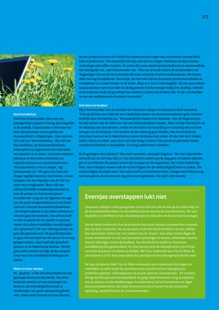 17Praktijk voorbeeld | naam organisatie
Kennismakelaar
Ook Elma Schoenmaker pleit voor een
ketengerichte aanpak en brengt deze dagelijks
in de praktijk. Schoenmaker is directeur van
twee adviesbureaus op het gebied van
duurzaamheid in Wageningen. Haar centrale
rol is die van ‘kennismakelaar’. Met één van
deze bedrijven, de Duurzaamheidstrein,
ondersteunt zij organisaties door een keten
van expertise in te zetten, van bouwmateriaal-
adviseurs en duurzame architecten tot
logistiek adviseurs en installatieadviseurs.
‘Duurzaamheid is niet zo simpel’, legt
Schoenmaker uit. ‘Het gaat over heel veel
dingen tegelijk waaruit je kunt kiezen. Zo kan
het gaan over het beperken van de CO2-uit-
stoot van je wagenpark. Maar ook over
milieuvriendelijk verpakkingsmateriaal en
over de aanleg van functioneel groen.’
Zo leidde één vraag van de logistiek manager
van een grote drogisterijketen tot een breed
scala aan concrete duurzaamheidsadviezen.
´De drogisterijketen is niet alleen slimmer en
schoner gaan bevoorraden. Ons advies heeft
er ook toe geleid dat het bedrijf nu gebruik
maakt van milieuvriendelijke verpakkingsdo-
zen (‘grasboxen’) die voor twintig procent uit
gras zijn geproduceerd. De grondstofproduc-
tie gaat niet ten koste van de natuur in ver weg
gelegen landen, maar haalt zijn grondstof
gewoon in de Nederlandse bermen. Terwijl
gras anders meestal eindigt op de compost-
hoop waar het schadelijke broeikasgassen
loslaat.´
Heen en weer rennen
De ´grasbox´ is het schoolvoorbeeld van een
geslaagde duurzame doorbraak. Een door-
braak die ontstaat uit een samenspel van
factoren: de technologische kennis is
voorhanden, een grote marktpartij gelooft
erin, mede onder invloed van haar klanten,
en een producent toont zich bereid het nieuwe product tegen een economisch aanvaardbare
prijs te produceren. ‘Dit voorbeeld leidt dan ook snel tot volgers: bedrijven die deze nieuwe
technologie ook willen inzetten. En achter dit succes speelt kennisoverdracht en samenwerking
een belangrijke rol’, stelt Schoenmaker vast. ‘Hier om de hoek werken de onderzoekers van
Wageningen UR aan tal van innovaties die onze economie kunnen verduurzamen. Die kennis
delen we nog onvoldoende. Natuurlijk: het kost veel tijd om duurzame productiemethoden te
ontwikkelen en te laten landen in de markt. Maar er is ook al veel mogelijk. Zet een paar bomen
naast je kantoor neer en je hebt tot dertig procent minder energie nodig voor koeling. Gebruik
in de toekomst vezels als grondstof voor plastics in plaats van fossiele olie. Er zijn voorbeelden
te over van veelbelovende duurzame innovaties.’
Veel winst te boeken
Blij is Schoenmaker met de overheid die duurzaam inkopen tot speerpunt heeft benoemd.
‘Ik hoop dat het ertoe leidt dat we in Nederland samen een duurzame toekomst gaan inkopen.’
Stolwijk sluit zich daarbij aan: ‘Duurzaamheid is kiezen voor kwaliteit, voor de lange termijn.
Nu zijn kosten vaak de reden om niet voor duurzaamheid te kiezen. Maar in feite verschuiven we
de rekening naar de toekomst, omdat we de kosten van verspilling en vervuiling niet ten laste
brengen van de kostprijs. Ooit moeten we die rekening gaan betalen. Met de overheid als
stimulator kunnen we in Nederland een grote duurzame stap zetten. En dus niet door vinkjes
achter criteria te zetten, maar door een stap terug te doen in het proces en gemaakte keuzes
voortdurend kritisch te beoordelen. Er is nog zoveel winst te boeken.’
En de gevolgen voor inkopers? Hun werk verandert, voorspelt Hagelaar. ‘Van hen mag worden
verwacht dat zij veel meer dan nu met leveranciers samen aan de slag gaan om betere oplossin-
gen te ontwikkelen die passen binnen de strategie van de organisatie. Dat vereist deskundig-
heid, maar inkopers moeten ook de ruimte krijgen om die deskundigheid waar te maken. Die
ruimte krijgen zij steeds meer. Hun werk wordt er interessanter door. Vroeger werd inkoop nog
wel eens gezien als iets wat ook nog even moest gebeuren. Die tijd is echt voorbij.’
07
.......................................................................................................................................................
Eventjes overstappen lukt niet
Duurzaam inkopen is een groeiproces: je kunt het niet van de ene op de andere dag. En
de duurzaamheidscriteria van de overheid dienen daarbij als minimumeisen. Dit stelt
Marjolein van de Water in haar afstudeerproject in opdracht van de provincie Groningen.
Van de Water onderzocht hoe de provincie duurzaam inkopen succesvol kon invoeren.
Een van haar conclusies: het succes staat of valt met het formuleren van een ambitie.
Die moet verder reiken dan ‘het voldoen aan de criteria’, want deze criteria dagen de
markt onvoldoende uit om met duurzame oplossingen te komen. Overheden moeten
daarom óók eigen criteria formuleren. Pas dan wordt de markt van duurzame
ontwikkeling echt gestimuleerd. En juist daarop moet de inkoopfunctie zich richten
om echte duurzame resultaten te boeken. Met haar onderzoek won Van de Water de
titel Bachelor of the Year 2009 tijdens het jaarlijkse Facility Management Markt-event.
Na haar afstuderen bleef Van de Water verbonden aan de provincie Groningen en
ontwikkelt zij onder meer een kenniscentrum waarbinnen het inkoopproces,
juridische aspecten, milieuaspecten en sociale aspecten samenkomen. ‘Dit centrum
brengt de discussie over duurzaamheid op gang, helpt de interne vraag te koppelen
aan de externe marktontwikkelingen en ondersteunt bij het formuleren van eigen
duurzaamheidscriteria. Dat helpt de provincie om te komen tot een duurzame
oplossing, passend binnen de randvoorwaarden.’
 