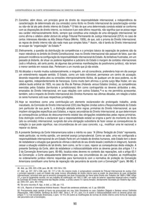 JURISPRUDÊNCIA DA CORTE INTERAMERICANA DE DIREITOS HUMANOS 
21. Constitui, além disso, um princípio geral do direito da responsabilidade internacional, a independência da 
caracterização de determinado ato (ou omissão) como ilícito no Direito Internacional da caracterização–similar 
ou não–de tal ato pelo direito interno do Estado.46 O fato de que uma determinada conduta estatal se conforma 
com as disposições de direito interno, ou inclusive é por este último requerida, não signifi ca que se possa negar 
seu caráter internacionalmente ilícito, sempre que constitua uma violação de uma obrigação internacional; tal 
como afi rma o célebre obiter dictum do antigo Tribunal Permanente de Justiça Internacional (CPJI) no caso de 
certos Interesses Alemães na Alta Silesia Polaca (Mérito, 1926), de que, sob o prisma do Direito Internacional, 
as regras de direito interno não são nada mais que simples fatos.47 Assim, não é tarefa do Direito Internacional 
se ocupar da “organização” do Estado.48 
22. Efetivamente, a questão da distribuição de competências e o princípio básico da separação de poderes são da 
maior relevância no âmbito do Direito Constitucional, mas no Direito Internacional não passam de fatos, que não 
possuem incidência na confi guração da responsabilidade internacional do Estado. As tentativas frustradas, em um 
passado já distante, de situar os poderes legislativo e judiciário do Estado à margem de contatos internacionais 
(sob a infl uência, até certo ponto, de algumas das primeiras manifestações do positivismo jurídico), não teriam 
o menor sentido em nossos dias. Pertencem a um mundo que já não existe. 
23. Há décadas o mundo mudou substancialmente, e ninguém, em sã consciência, pretenderia hoje em dia avançar 
um entendimento naquele sentido. O Estado, como um todo indivisível, permanece um centro de acusação, 
devendo responder pelos atos ou omissões internacionalmente ilícitos, de qualquer um de seus poderes, ou de 
seus agentes, independentemente de hierarquia. Como muito bem afi rmou o jurista suíço Max Huber, em seu 
célebre laudo arbitral de 1925, no caso da Ilha de Palmas (Holanda versus Estados Unidos), as competências 
exercidas pelos Estados (territoriais e jurisdicionais) têm como contrapartida os deveres atribuídos a eles, 
emanados do Direito Internacional, em suas relações com outros Estados,49–e eu me permitiria acrescentar, 
também, sob o impacto do Direito Internacional dos Direitos Humanos nas últimas décadas, em relação a todos 
os seres humanos sob suas respectivas jurisdições. 
24. Hoje se reconhece como uma contribuição–um elemento esclarecedor–do prolongado trabalho, ainda 
inacabado, da Comissão de Direito Internacional (CDI) das Nações Unidas sobre a Responsabilidade do Estado 
(em particular de sua parte I), a distinção adotada entre regras primárias do Direito Internacional, as que 
impõem obrigações específi cas aos Estados, e regras secundárias do Direito Internacional, as que determinam 
as consequências jurídicas do descumprimento estatal das obrigações estabelecidas pelas regras primárias. 
Esta distinção contribui a esclarecer que a responsabilidade estatal se origina a partir do momento do ilícito 
(ato ou omissão) internacional, surgindo daí uma obrigação subsidiária de fazer cessar as consequências da 
violação (o que pode signifi car, nas circunstâncias de um caso concreto, v.g., modifi car uma lei nacional) e 
reparar os danos. 
25. A presente Sentença da Corte Interamericana sobre o mérito no caso “A Última Tentação de Cristo” representa, 
neste particular, na minha opinião, um sensível avanço jurisprudencial. Como se sabe, uma vez confi gurada a 
responsabilidade internacional de um Estado Parte em um tratado de direitos humanos, este Estado tem o dever 
de restabelecer a situação que garanta às vítimas o desfrute de seu direito lesado (restitutio in integrum), fazendo 
cessar a situação violatória de tal direito, bem como, se for o caso, reparar as consequências desta violação. A 
presente Sentença da Corte, além de estabelecer a indissociabilidade entre os deveres gerais dos artigos 1.1 e 
2 da Convenção Americana (pars. 85-90), localiza estes deveres no contexto das reparações, sob o artigo 63.1 
da Convenção: a Corte adequadamente determina que, nas circunstâncias do cas d’espèce, as modifi cações 
no ordenamento jurídico interno requeridas para harmonizá-lo com a normativa de proteção da Convenção 
Americana constituem uma forma de reparação não pecuniária de acordo com a Convenção50 (pars. 96-98). E 
46. Ibid., pp. 226, 232 e 238, pars. 86, 88, 103-104 e 120. 
47. Ibid., pp. 227, 237 e 246, pars. 92, 117 e 145.–Do mesmo modo, é jurisprudence constante do Tribunal Internacional de Justiça (CIJ) 
o princípio segundo o qual um Estado não pode invocar difi culdades de direito interno para se evadir da observância de suas obrigações 
internacionais,–princípio este que se encontra consagrado nas duas Convenções de Viena sobre Direito dos Tratados (de 1969 e 1986, artigo 
27), e que foi igualmente reunido, em seu trabalho de codifi cação, em 1957 e 1961, em razão do anterior rapporteur especial sobre a matéria 
da Comissão de Direito Internacional das Nações Unidas, o jurista cubano F.V. García Amador, devidamente recordado por Roberto Ago (ibid., 
pp. 228 e 231, pars. 94 e 100). 
48. Tal como recordou R. Ago, in ibid., p. 236, par. 113. 
49. U.N., Reports of International Arbitral Awards / Recueil des sentences arbitrales, vol. II, pp. 838-839. 
50. Precisamente neste sentido já havia me pronunciado em meu Voto Dissidente no caso Caballero Delgado e Santana versus Colômbia 
(Reparações, 1997–CtIADH, Sentença de 29.01.1997, Série C, N° 31), pars. 6 e 9 (sobre a indissociabilidade entre os deveres gerais dos 
artigos 1.1 e 2 da Convenção Americana), e pars. 13-14 e 20 (sobre as modifi cações de normas do direito interno como forma de reparação 
não pecuniária sob a Convenção). 
90 
 
