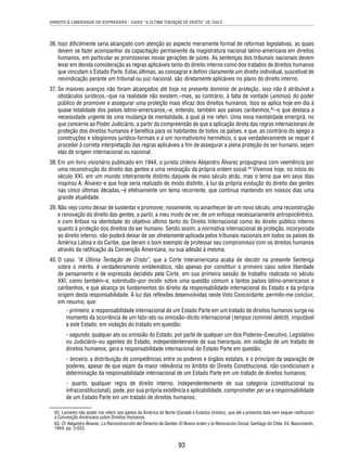 DIREITO À LIBERDADE DE EXPRESSÃO - CASO “A ÚLTIMA TENTAÇÃO DE CRISTO” VS. CHILE 
36. Isso difi cilmente seria alcançado com atenção ao aspecto meramente formal de reformas legislativas, as quais 
devem se fazer acompanhar da capacitação permanente da magistratura nacional latino-americana em direitos 
humanos, em particular as promissoras novas gerações de juízes. As sentenças dos tribunais nacionais devem 
levar em devida consideração as regras aplicáveis tanto do direito interno como dos tratados de direitos humanos 
que vinculam o Estado Parte. Estas últimas, ao consagrar e defi nir claramente um direito individual, suscetível de 
reivindicação perante um tribunal ou juiz nacional, são diretamente aplicáveis no plano do direito interno. 
37. Se maiores avanços não foram alcançados até hoje no presente domínio de proteção, isso não é atribuível a 
obstáculos jurídicos,–que na realidade não existem,–mas, ao contrário, à falta de vontade (animus) do poder 
público de promover e assegurar uma proteção mais efi caz dos direitos humanos. Isso se aplica hoje em dia à 
quase totalidade dos países latino-americanos,–e, entendo, também aos países caribenhos,62–o que destaca a 
necessidade urgente de uma mudança de mentalidade, à qual já me referi. Uma nova mentalidade emergirá, no 
que concerne ao Poder Judiciário, a partir da compreensão de que a aplicação direta das regras internacionais de 
proteção dos direitos humanos é benéfi ca para os habitantes de todos os países, e que, ao contrário do apego a 
construções e silogismos jurídico-formais e a um normativismo hermético, o que verdadeiramente se requer é 
proceder à correta interpretação das regras aplicáveis a fi m de assegurar a plena proteção do ser humano, sejam 
elas de origem internacional ou nacional. 
38. Em um livro visionário publicado em 1944, o jurista chileno Alejandro Álvarez propugnava com veemência por 
uma reconstrução do direito das gentes e uma renovação da própria ordem social.63 Vivemos hoje, no início do 
século XXI, em um mundo inteiramente distinto daquele de meio século atrás, mas o tema que em seus dias 
inspirou A. Álvarez–e que hoje seria realizado de modo distinto, à luz da própria evolução do direito das gentes 
nas cinco últimas décadas,–é efetivamente um tema recorrente, que continua mantendo em nossos dias uma 
grande atualidade. 
39. Não vejo como deixar de sustentar e promover, novamente, no amanhecer de um novo século, uma reconstrução 
e renovação do direito das gentes, a partir, a meu modo de ver, de um enfoque necessariamente antropocêntrico, 
e com ênfase na identidade do objetivo último tanto do Direito Internacional como do direito público interno 
quanto à proteção dos direitos do ser humano. Sendo assim, a normativa internacional de proteção, incorporada 
ao direito interno, não poderá deixar de ser diretamente aplicada pelos tribunais nacionais em todos os países da 
América Latina e do Caribe, que deram o bom exemplo de professar seu compromisso com os direitos humanos 
através da ratifi cação da Convenção Americana, ou sua adesão à mesma. 
40. O caso “A Última Tentação de Cristo”, que a Corte Interamericana acaba de decidir na presente Sentença 
sobre o mérito, é verdadeiramente emblemático, não apenas por constituir o primeiro caso sobre liberdade 
de pensamento e de expressão decidido pela Corte, em sua primeira sessão de trabalho realizada no século 
XXI, como também–e, sobretudo–por incidir sobre uma questão comum a tantos países latino-americanos e 
caribenhos, e que alcança os fundamentos do direito da responsabilidade internacional do Estado e da própria 
origem desta responsabilidade. À luz das refl exões desenvolvidas neste Voto Concordante, permito-me concluir, 
em resumo, que: 
- primeiro, a responsabilidade internacional de um Estado Parte em um tratado de direitos humanos surge no 
momento da ocorrência de um fato–ato ou omissão–ilícito internacional (tempus commisi delicti), imputável 
a este Estado, em violação do tratado em questão; 
- segundo, qualquer ato ou omissão do Estado, por parte de qualquer um dos Poderes–Executivo, Legislativo 
ou Judiciário–ou agentes do Estado, independentemente de sua hierarquia, em violação de um tratado de 
direitos humanos, gera a responsabilidade internacional do Estado Parte em questão; 
- terceiro, a distribuição de competências entre os poderes e órgãos estatais, e o princípio da separação de 
poderes, apesar de que sejam da maior relevância no âmbito do Direito Constitucional, não condicionam a 
determinação da responsabilidade internacional de um Estado Parte em um tratado de direitos humanos; 
- quarto, qualquer regra de direito interno, independentemente de sua categoria (constitucional ou 
infraconstitucional), pode, por sua própria existência e aplicabilidade, comprometer per se a responsabilidade 
de um Estado Parte em um tratado de direitos humanos; 
62. Lamento não poder me referir aos países da América do Norte (Canadá e Estados Unidos), que até a presenta data nem sequer ratifi caram 
a Convenção Americana sobre Direitos Humanos. 
63. Cf. Alejandro Álvarez, La Reconstrucción del Derecho de Gentes–El Nuevo orden y la Renovación Social, Santiago do Chile, Ed. Nascimento, 
1944, pp. 3-523. 
93 
 