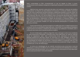 várias, contempladas no PDM, nomeadamente no que diz respeito às áreas a ocupar,
condicionando a profundidade a atingir para a implantação dos pisos em cave dos novos edifícios a
construir.
Salienta-se que, aquando a execução das obras, e em particular, no decurso dos trabalhos
contemplados nos Projectos de Especialidade de Escavação e Contenção Periférica aprovados
pela CML, para a implantação dos pisos enterrados, as alterações induzidas no sub-solo, podem ser
maiores ou menores, e/ou temporárias, dependendo do volume e tipo de trabalhos a realizar para
essa construção. Pelo que, a fim de ser avaliada a obra e as eventuais afectações das condições
normais das estruturas e infra-estruturas envolventes, tem sido prática corrente a integração de um
Plano de Monitorização e Observação no Projecto de Escavação e Contenção Periférica, a ser
implementado no início da obra, visando sempre um acompanhamento permanente da mesma,
bem como uma actuação imediata, em caso de eventuais perturbações e no sentido de as
eliminar ou minimizar.
É pois fundamental que, quando se projecta uma edificação para um determinado local, se
conheçam não só as características dessa edificação, mas também as características hidrológicas
e geomecânicas dos terrenos a intersectar pela escavação cuja realização é necessária, para a
construção das caves e das fundações da estrutura a edificar.
De uma maneira geral, os edifícios antigos têm vindo a dar lugar a outros novos, localizados
em áreas densamente urbanizadas, confinados entre outras edificações, por vezes em elevado
estado de degradação; assim, estas condicionantes locais, associadas às condicionantes
geológico-geotécnicas estimadas através da informação da Carta Geológica de Lisboa, ou
conhecidas através de estudos efectuados no local ou vizinhança próxima, conduzem à adopção
de metodologias de trabalhos de escavação, contenção periférica e fundações cada vez mais
específicas, tendo em conta igualmente, as profundidades que se pretendem atingir e a existência
ou intersecção, ou não, de níveis de água.
Em termos de metodologias de uso corrente, encontramos para zonas livres e novas de
urbanização a construção de edifícios com 2 a 3 caves, envolvendo profundidades de 6 a 9 metros,
soluções tradicionais de escavação, como a sobreescavação e escavação por troços alternados,
para os casos que envolvem menor profundidades.
 