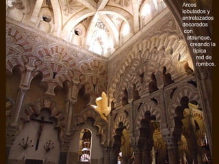 Arcos lobulados y entrelazados decorados  con  ataurique,  creando la  típica red de  rombos.  