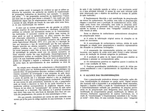 ação de caráter social. A passagem do conhecer ao agir se reflete na
· estrutura do raciocínio, em particular em matéria de transformação
de proposições indicativas ou descritivas (por exemplo: "a situação
está assim... ") em proposições normativas ou imperativas ("temos
que fazer isto óu aquilo para alterar a situação"). Isto supõe que seja
estabelecido algum tipo de relacionamento entre a descrição de fatos
e normas de ação dirigida em função de uma ação sobre esses fatos,
ou de uma transformação dos mesmos.
É claro que as normas geralmente não são geradas na própria
situação empírica da pesquisa. Pertencem a ideologias, perspectivas
políticas ou culturais, aos movimentos sociais ou ao funcionamento
das instituicões. O raciocínio consiste em aplicar essas normas do
plano gera( no qual se apresentam, no plano concreto dos fatos
sob observação submetidos a transformações. Todavia, a passagem
da proposição de fato para a proposição normativa não oferece ga-
rantia lógico-formal (Blanché, 1973: 211). pois não é a descrição do
fato que determina o tipo de transformação que lhe será aplicado.
Sempre intervém um sistema normativo, com aspectos ideológi~os,
políticos, jurídicos, etc., que é subjacente ao traba~ho que c?ns1ste
em reunir pesquisa e ação. Não se trata de lamentar o envolvimento
da metodologia de pesquisa social com um sistema normativo, só
basta estarmos cientes das suas implicações. Deontologicamente os
pesquisadores avaliam as condições éticas do funcionamento da pes-
quisa e de suas finalidades práticas. Em certos casos os pesquisadores
podem ser obrigados a impedir a realização de certas pesquisas ou
de certos tipos de. aproveitamentos de seus resultados ao nível da
ação.
Na relação entre obtenção de conhecimento e direcionamento da
ação há espaço para um desdobramento do controle metodológico em
controle ético. Os pesquisadores discutem, avaliam e retificam o envol-
vimento normativo da investigação e suas propostas de ação decor-
rentes. Freqüentemente, na relação entre descrição e norma de ação,
o ponto de partida não é a descrição objetiva e sim as exigências
associadas à norma. Isto é metodologicamente condenável. Em função
de uma norma de ação preexistente, instituída ou não, o pesquisador
pode ser levado a descrever os fatos de um modo favorável às con-
seqüências práticas correspondentes às exigências daquela norma.
Trata-se de um efeito de "contaminação" das normas de ação sobre
a observação ou a descrição. Não sabemos se é possível neutralizar
·esse efeito. Seja como for, esta fonte de distorção deve ficar sob con-
trole ,dos pesquisadores, dos pontos de vista metodológico e ético.
(No que precede, entendemos por norma de ação instituída uma
norma que já faz parte do código explícito de uma instituição. A norma
40
de ação é não instituída quando se refere a um movimento social
ou a uma atividade informal. A norma de uma ação informal pode
estar relacionada com o objetivo de modificar as normas do padrão
de ação instituída.)
É freqüentemente discutida a real contribuição da pesquisa-ação
em termos de conhecimento. Na prática, nem todas as pesquisas-acão
chegam a contribuir para a produção de conhecimentos novos. Allás,
sejam quais forem suas orientações, nem todas as pesquisas parti-
cu~a~~s podei:n .ter essa pretensão. Entre outras, muitas pesquisas de
opmiao se limitam a oferecer uma "fotografia" numérica do que
todo mundo já sabia.
· Entre os objetivos de conhecimento potencialmente alcançáveis
em pesquisa-ação temos:
a) A coleta de informação original acerca de situações ou de
atores em movimento.
b) A concretização de conhecimentos teóricos, obtida de modo
dialogado na relação entre pesquisadores e membros representativos
das situações ou problemas investigados.
c) A comparação das representações próprias aos vários inter-
locutores, com aspecto de cotejo entre saber formal e saber informal
acerca da resolução de diversas categorias de problemas.
d) A produção de guias ou de regras práticas para resolver os
problemas e -planejar as correspondentes ações.
e) Os ensinamentos positivos ou negativos quanto à conduta da
ação e suas condições de êxito.
f) Possíveis generalizações estabelecidas a partir de várias pes-
quisas semelhantes e com o aprimoramento da experiência dos pes-
.quisadores.
8. O ALCANCE DAS TRANSFORMAÇÕES
Com a pesquisa-ação pretende-se alcançar realizações, ações efe-
tivas, transformações ou mudanças no campo social. Alguns autores
têm mostrado toda a imprecisão e as ambigüidades dessas expressões.
Segundo J. Ezpeleta (1984), a nocão de "transformacão da realidade"
é indiscriminadamente utilizada por partidários da, pesquisa partici-
pante ou da pesquisa-ação para designarem fatos muitos diversos:
modificação de comportamento grupal, modificação de hábitos ali-
mentares, fenômenos cognoscitivos de sujeitos individuais, etc. A
noção de "transformação" é freqüentemente assinrilada à de "mudan-
ça social". Além disso, há uma confusão freqüente entre "categorias
41
 