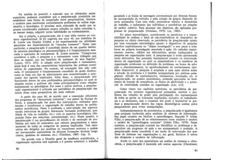 Na medida do possível, e supondo que os obstáculos sejam
superáveis, podemos considerar que a pesquisa-ação cons.istiria em
estabelecer uma forma de cooperação entre pesquisadores, técnicos
e usuários para resolverem conjuntamente problemas de ordem orga-
nizativa e tecnológica. O processo seria orientado de modo que os
grupos considerados pudessem propor soluções ou ações concretas e,
ao mesmo tempo, adquirir novas habilidadea ou conhecimentos.
Em si própria, a pesquisa-ação não é uma idéia recente no con-
texto organizacional. Já foi sugerida nos anos 40, nos trabalhos de
K. Lewin nos Estados Unidos, e foi experimentada em atividades
associadas aos departamentos de "recursos humanos". Nesse caso
particular, a pesquisa-ação é concebida dentro de um quadro teórico
de natureza psicológica ou psicossociológica e é freqüentemente asso-
ciada a operações de treinamento. K. Lewin escrevia: "Cumpre-nos
considerar a ação, a pesquisa e o treinamento como triângulo que
deve se manter uno em benefício de qualquer de seus ângulos"
(Lewin, 1973: 255). A relação entre pesquisa-ação e treinamento,
ainda hoje é uma das características importantes das práticas consti-
tutivas da organização. No entanto, tal concepção tem sido criti-
cada. O treinamento é freqüentemente concebido de modo diretivo,
como se fosse um tipo de adestramento sem conscientização e auto-
nomia dos agentes implicados. Além disso, a pesquisa-ação tem
funcionado dentro de uma problemática psicossociológica na qual as
relações sociais e políticas são vistas principalmente como relações
interpessoais ou psicológicas. Por esses e outros motivos, a pesquisa-
-ação organizacional é criticada por partidários da pesquisa-ação das
outras áreas cujas perspectivas são mais radicais. ·
A partir dos anos 60, de acordo com a concepção reformista
dos programas de "democracia industrial", nos países da Europa do
Norte, a pesquisa-ação faz parte dos instrumentos utilizados para
estudar e transformar a organização do trabalho dentro da proble-
mática sociotécnica. Nesta é analisada a inter-relação dos aspectos
sociais (estruturas de grupos, hierarquia, formação profissional, qua-
lidade de vida no trabalho, etc.) com os aspectos tecnológicos (dis-
posição física das máquinas, automatização, etc.). Nesse quadro, a
pesquisa-ação é um procedimento de estudo e de resolução de pro-
blemas por meio de seminários que reúnem pesquisadores e repre-
sentantes de todas as categorias de pessoas implicadas. Tais semi-
nários são dirigidos por analistas ou consultores externos e podem
ser incorporados especialistas de diversas formações técnicas (enge-
nharia, l}galistas de sistemas, etc.) (Thiollent, 1983: Cap. 3).
De acordo com a filosofia geral da tendência sociotécnica, a
organização taylorista está superada e é preciso substituir o trabalho
84
parcelado e as linhas de montagem convencionais por diversas formas
de recomposição do trabalho e pela criação de grupos dispondo de
certa autonomia. Com esta visão, pretende-se reduzir a monotonia
do trabalho, o isolamento dos indivíduos e envolvê-los em relacões
de caráter coletivo. Para alcançar tais objetivos, são aplicados pro-
gramas de pesquisa-ação (Ortsman, 1978; Liu, 1982).
No plano metodológico, considerando os paradoxos e a impos-
sibilidade de realizar o ideal de não-interferência do dispositivo de
pesquisa no objeto observado, os partidários da pesquisa-ação optam
por uma concepção metodológica oposta: o dispositivo de pesquisa
interfere explicitamente no "objeto investigado" e este passa a cola-
borar na própria investigação associada à ação. Os métodos experi-
menta~s comuns, yáli~os e~ laboratórios, seriam inadequados na
pesqmsa em orgamzaçoes reais. A pesquisa-ação é então apresentada
como alternativa. Seu princípio fundamental consiste na intervencão
dentro da organização na qual os pesquisadores e os membros , da
organização colaboram na definição do problema, na busca de solu-
ções e, simultaneamente, no aprofundamento do conhecimento cien-
tífico disponível. A pesquisa é acoplada a uma ação efetiva sobre
a solução ?º i:roblema e é ~ambém acompanhada por práticas peda-
gogicas: difusao de conhecimentos, treinamento simulacão etc A
pesquisa-ação, no quadro sociotécnico, pretende 'aproveit~r ~s f~nô­
n;enos de ~º1'.1~da de con~ciência, os fluxos de afetividade e o poten-
cial de cnat1Vldade contidos na organização (Liu, s/d).
. Como vimos nos capítulos anteriores, os partidários da pes-
qmsa-ação em c_~mtexto organizacional pretendem resolver o pro-
blema das relaçoes de poder pela participação dos representantes
de todas as partes ou interesses implicados, inclusive os trabalhado-
r~s e os sind~catos:. sem o consenso dos quais é impossível se pra-
ticar ? pesqmsa-açao ?entro d?s regras deontológicas aceitas pelos
pesqmsadores para evitar mampulações. .
Independentemente da sociotécnica, a pesquisa-ação é igualmente
uma proposta conhecida pelos analistas de sistemas de informação.
Seu papel consiste em facilitar a aprendizagem. Segundo P. Jobim
Filho, _a pesquisa-ação dá ao relacionamento entre analista e usuário
o caráter de "aprendizagem conjunta" (Jobim Filho, 1979). Nesse
contexto, a pesquisa-ação consiste em identificar os problemas e de-
senvolver um programa de ação a ser acompanhado e avaliado. A
~esquiSa-aç~o assim concebida é um modo de intervenção dos ana-
listas de sistemas nas organizações e, em geral, limita-se à esfera
dos dirigentes e usuários da informação.
Ainda no meio dos especialistas em análise de sistemas e ciber-
nética, a pesquisa-ação é encarada sob outros aspectos (Checkland,
85
 
