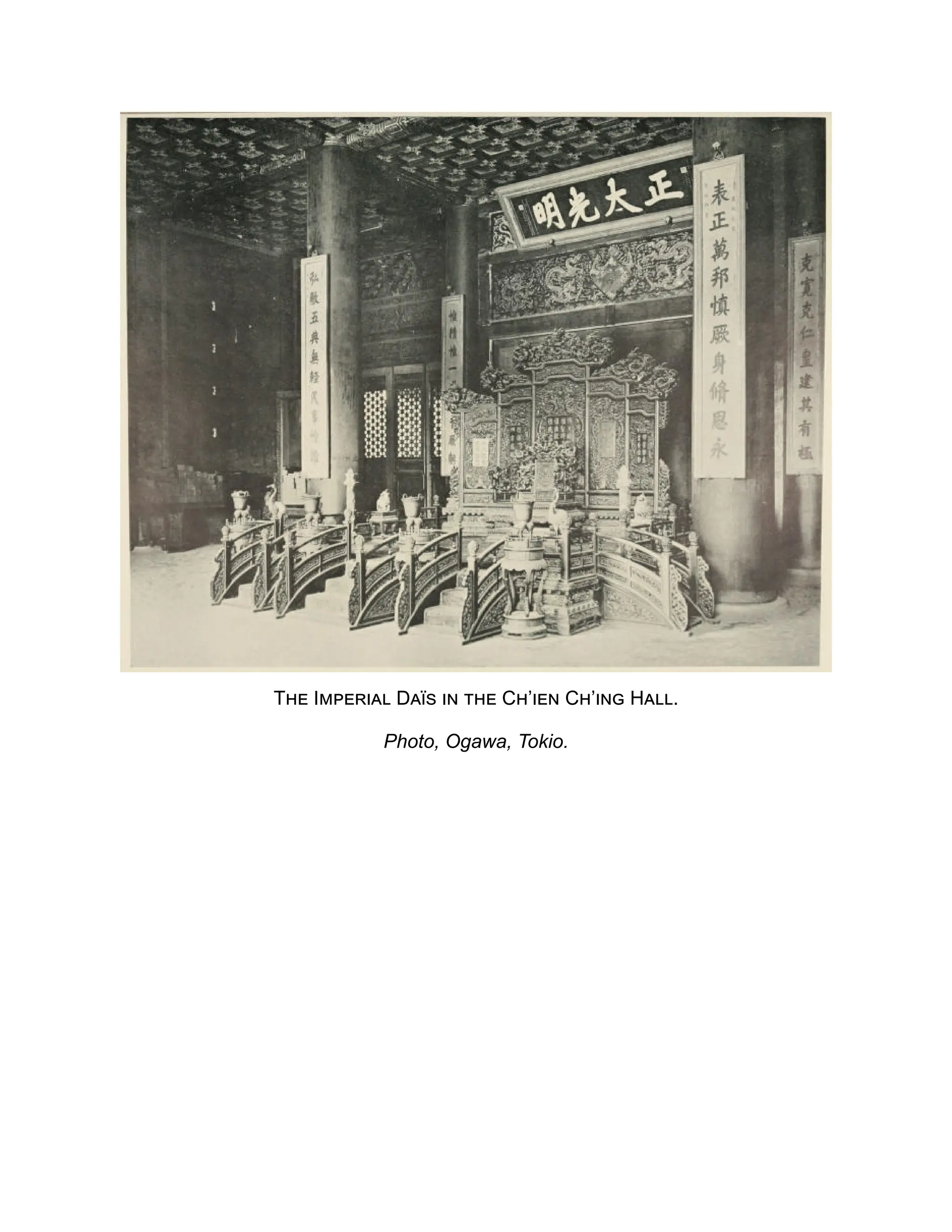 The Imperial Daïs in the Ch’ien Ch’ing Hall.
Photo, Ogawa, Tokio.
 