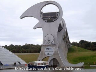 Entrée d’un bateau dans la nacelle inférieureEntrée d’un bateau dans la nacelle inférieure
 