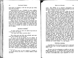 JEAN-JACQUES ROTJSSEAU

EMÍLIO ou DA EDUCAÇÃO

ilude quanto às aparências e dele tem mais pena que inveja,
apesar da prosperidade.
Impressionámo-nos com a felicidade de certas condições,
como por exemplo da vida campestre e pastoral. O encanto de
ver essa boa gente feliz não é envenenado pela inveja; interessamo-nos por ela verdadeiramente. Por quê? Porque nos
sentimos capazes de descer a essa condição de paz e de inocência, de gozar a mesma felicidade; é uma solução que só dá
idéias agradáveis, porquanto basta querer gozá-la para o poder.
Há sempre prazer em ver nossos recursos, em contemplar nosso próprio bem, ainda que não queiramos fazer uso dele.
Segue-se daí que, para levar um jovem à humanidade, longe de fazê-lo admirar a sorte brilhante dos outros, cumpre mostrar-lha pelos seus lados tristes; cumpre fazer com que a tema.
Então, por uma conseqüência evidente, ele precisa abrir seu
caminho para a felicidade, um caminho que não siga as pegadas de ninguém.

assiste. Esta reflexão, que se apresenta continuamente nos
romances orientais, dá à sua leitura algo enternecedor que não
tem todo o requinte de nossa seca moral,
Não acostumeis portanto vosso aluno a olhar de cima de
sua glória as penas dos infortunados, os trabalhos dos miseráveis; não espereís ensinar-lhe a lamentar a sorte deles, se os
encara como estranhos. Fazei com que compreenda que o destino desses infelizes pode ser o dele, que todos os males podem encontrar-se a seus pés, que mil acontecimentos imprevistos e inevitáveis podem neles mergulhá-lo, de um momento
para outro. Ensinai-lhe a não contar nem com a origem, nem
com a saúde, nem com a riqueza; mostrai-lhe todas as vicíssítudes da fortuna; dai-lhe os exemplos, sempre muito freqüentes, de pessoas que, de uma posição bem mais elevada que a
dele, caíram abaixo da dos desgraçados; por culpa própria ou
não, não é de que se trata agora aqui; e saberá ele o que seja
uma culpa? Não perturbeis nunca a ordem de seus conhecimentos e só o esclarece com conhecimentos a seu alcance. Não
precisa ser muito instruído para sentir que nem toda a prudência humana lhe poderá responder se dentro de uma hora estará
vivo ou agonizante, se as dores da nefrite não lhe farão ranger
os dentes antes da noite, se dentro de um mês será rico ou
pobre, se dentro de um ano, talvez, não remará sob o chicote
nas galeras de Argel. Principalmente não lhe digais isso tudo
friamente, como lhe fala seu catecismo; que veja, que sinta
as calamidades humanas. Abalai, assustai sua imaginação com
os perigos de que o homem anda sempre cercado. Que veja
ao redor dele todos esses abismos e que, vos ouvindo descrevê-los, se aproxime de vós com medo de neles cair. Nós o
tornaremos tímido e covarde, direis. Veremos. Por enquanto
comecemos por torná-lo humano. É o que importa.

250

t SEGUNDA MÁXIMA

Só temas piedade nos outros dos males ãe que não nos
cremos isentos nós mesmos.
"Non ignara malí, miseris succurrere disco".
Não conheço nada mais belo, mais profundo, mais comovente, mais verdadeiro do que este verso.
Por que os reis são sem piedade com seus súditos? É
porque esperam nunca ser homens. Por que os ricos são tão
duros com os pobres? É porque não têm medo de o serem.
Por que a nobreza tem tão grande desprezo pelo povo? É por
que um nobre nunca será plebeu. Por que os turcos são em
geral mais humanos, mais hospitaleiros do que nós? É porque
em seu governo puramente arbitrário, sendo a grandeza e a
fortuna dos particulares sempre precárias e cambaleantes, eles
não encaram a miséria e o rebaixamento como um estado estranho a eles 2: cada um pode ser amanhã o que é hoje quem ele
(2) Isso parece mudar nm pouco atualmente: as condições sociais parecem tornar-se mais fixas e os homens também se fazem
mais duros.

251

TERCEIRA MÁXIMA
A piedade que se tem do mal de outrem não se mede pela
quantidade desse mal e sim pelo sentimento que se empresta a
quem o sofre.
Só temos pena de um desgraçado na medida em que acreditamos que mereça dó. O sentimento físico de nossos males
é mais limitado do que parece; mas é pela memória que nos
faz sentir a continuidade deles, é pela imaginação que os pró-

 