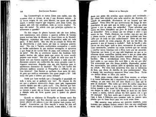 JEAN-JACQUES ROUSSEAU

EMÍLIO ou DA EDUCAÇÃO

Em Constantinopla os turcos dizem suas razões, mas não
ousamos dizer as nossas; aí nós é que devemos rastejar. Sé
os turcos exigem de nós, para Maomé, em quem não acreditamos, o mesmo respeito que exigimos, para Jesus Cristo, dos
judeus, que nele não acreditam, estão os .turcos errados? Temos nós razão? De acordo com que princípio .eqüitatívo resolveremos a questão?

dízeis que quem não acreditar nesse mistério será condenado.São coisas bem estranhas para nelas acreditar tão depressa, em
virtude da autoridade, tão-somente, de um homem que não
conheço! Vosso Deus fez que acontecessem tão longe de mim
ocorrências de que quer que eu esteja a par? Será um crime
ignorar o que se passa nas antípodas? Posso adivinhar que
houve em outro hemisfério um povo de judeus e uma cidade
de Jerusalém? Seria o mesmo que me obrigar a saber o que
ocorre na lua. Vinde, dizeis-me, mo revelar; mas por que não
o víestes revelar a meu pai? Ou por que condenai esse bom
velho por de nada ter tido conhecimento? Deve ele ser eternamente punido de vossa preguiça, ele que era tão bom, tão
generoso e que só buscava a verdade? Sede de boa-fé e colocai-vos em meu lugar: vede se devo, unicamente de acordo com
vosso testemunho, acreditar nas coisas incríveis que me contais
e conciliar tantas injustiças com o Deus justo que me anunciais.
DeÍxaÍ-me, por favor, ir ver esse país longínquo em que se verificaram tantas maravilhas inéditas neste e que eu possa saber
porque os habitantes dessa Jerusalém trataram Deus como um
bandido. Não o reconheceram como Deus, dizeis-me. Que
farei então eu que nunca dele ouvi falar a não ser por vós?
Vós acrescentais que eles foram punidos, dispersados, oprimidos, escravizados, que nenhum deles se aproxima mais da mesma cidade. Por certo bem mereceram isso; mas os habitantes
de hoje, que dizem do deícídio de seus predecessores? Eles
o negam, não reconhecem tampouco Deus como Deus. Então
era melhor deixar os filhos dos outros.
Então nessa mesma cidade onde Deus morreu, os antigos
e os novos habitantes não o reconhecem e quereis que eu o reconheça, eu que nasci dois mil anos depois e a duas mil léguas de distância? Não vedes que antes de confiar nesse livro
a que chamais sagrado, e que não compreendo, devo saber por
outros quando e por quem foi feíto, como se conservou, como
vos chegou às mãos, o que dele dizem na terra em seu favor
e quem o rejeita, embora saibam tão bem quanto vós o que
me ensinais? Vós bem sentis que é preciso que eu vá à Europa, à Asía, à Palestina para examinar tudo eu mesmo: seria
preciso que eu fosse louco para vos ouvir antes disso.
Não somente essas palavras me parecem razoáveis, como
sustento que qualquer homem sensato deve em caso semelhante
assim falar e despedir o missionário que, antes da verificação

358

Os dois terços do gênero humano não são nem judeus,
nem maometanos, nem cristãos; e quantos milhões de homens
nunca ouviram falar de Moisés, de Jesus Cristo ou de Maomé?
Negam-no: sustentam que nossos missionários estão em toda
parte. É fácil dize-lo. Mas vão eles ao coração da África ainda desconhecida e onde nunca até hoje os europeus penetraram? Vão eles à Tartária mediterrânea acompanhar a cavalo
as hordas ambulantes de que nenhum estrangeiro se aproxima
e que, longe de ter ouvido falar do papa, mal conhecem o grande lama? Vão eles ao continente imenso das Américas onde
nações inteiras não sabem ainda que povos de outro mundo
pisaram suas terras? Vão eles ao Japão de onde seus atos fizeram com que fossem expulsos para sempre e onde seus predecessores somente são conhecidos das novas gerações como intrigantes astuciosos, chegados com um zelo hipócrita para sé
apoderarem docemente do império? Vão eles nos haréns dos
príncipes asiáticos anunciar os Evangelhos a milhares de pobres escravos? Que fizeram as mulheres dessa parte do mundo para que nenhum missionário lhes possa pregar a fé? Irãp
todas elas para o inferno por serem reclusas?
Ainda que; fosse verdade que o Evangelho é" anunciado em
toda a terra, que se ganharia com isso? Na véspera do dia
em que o primeiro missionário chegou num país^ seguramente
morreu alguém que não o pôde ouvir. Ora, dízeí-me que faremos desse alguém. Ainda que só houvesse no mundo um único homem a quem não se tivesse jamais pregado Jesus Cristo,
a objeção seria tão forte quanto para o quarto do gênero
humano.
Quando os ministros do Evangelho se fizeram ouvir dos
povos longínquos, que lhes disseram que se pudesse razoavelmente admitir sob palavra e que não exigisse mais precisa verificação? AnuncÍaÍ-me um Deus nascido e morto há dois mij
anos na outra extremidade do mundo, numa aldeia^ e vós me

359

 