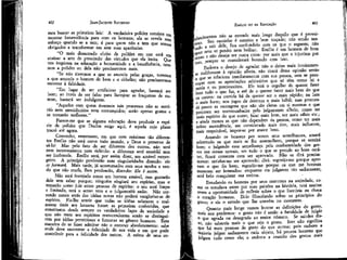 402

JEAN-JACQUES ROUSSEAU

mos buscar as primeiras leis! A verdadeira polidez consiste
mostrar benevolência para com os bomens; ela se revela
esforço quando se a tem; é para quem não a tem que somos
obrigados a transformar em arte suas aparências.
"O mais desastrado efeito da polMez em uso está em
ensinar a arte de prescindir das virtudes que ela imita. Que
nos inspirem na educação a humanidade e a beneficência, teremos a polidez ou dela não precisaremos mais.
"Se não tivermos a que se anuncia pelas graças, teremos
a que anuncia o homem de bem e o cidadão; não precisaremos
recorrer à falsidade.
"Em lugar de ser artificioso para agradar, bastará ser
bom; ao invés de ser falso para lisonjear as fraquezas de outrem, bastará ser indulgente.
"Aqueles com quem tivermos tais processos não se sentirão nem envaidecidos nem corrompidos; serão apenas gratos e
se tornarão melhores."
Parece-me que se alguma educação deve produzir a espécie de polidez que Duelos exige aqui, é aquela cujo plano
tracei até agora.
Convenho, entretanto, em que com máximas tão diferentes Emílio não será como todo mundo» e Deus o preserve de
sê-lo! Mas pelo fato de ser diferente dos outros, não será
nem inconveniente nem ridículo: a diferença será sensível sem
ser incômoda. Emílio será, por assim dizer, um amável estrangeiro. A princípio perdoarão suas singularidades dizendo: ele
se formará. Mais tarde, já acostumados com seus modos e vendo que não muda, Ibos perdoarão, dizendo: Ele é assim.
Não será festejado como um homem amável, mas gostarão
dele sem saber porque; ninguém elogiará seu espírito, mas o
tomarão como juiz entre pessoas de espírito: o seu será limpo
e limitado, terá o senso reto e o julgamento sadio. Não correndo nunca atrás das idéias novas não poderá vangloriar-se de
espírito. Fiz-lhe sentir que tcdas as idéias salutares e realmente úteis aos homens foram as primeiras conhecidas, que
constituem desde sempre os verdadeiros laços da sociedade e
que não resta aos espíritos transcendentes senão se distinguirem por idéias perniciosas e funestas ao gênero humano. Esta
maneira de se fazer admirar não o comove absolutamente: sabe
onde deve encontrar a felicidade de sua vida e em que pode
contribuir para a felicidade dos outros. A esfera de seus co-

EMÍLIO ou DA EDUCAÇÃO

Í

403

hecimentos não se estende mais longe daquilo que é proveíj Or Seu caminho é estreito e bem traçado; não sendo tenttado a sa^r dele, ^*ca confundido com os que o seguem; não
; er nem se perder nem brilhar. Emílio é um homem de bom
í" senso e não deseja ser outra coisa: por mais que o injuriem por
} jss0) sempre se considerará honrado com isso.
Embora o desejo de agradar não o deixe mais inteiramen,.'te indiferente à opinião alheia, não tirará dessa opinião senão
o que se relacione imediatamente com sua pessoa, sem se preocupar com as apreciações arbitrárias que só têm como lei a
moda e os preconceitos. Ele terá o orgulho de querer fazer
bem tudo o que faz, e até de o querer fazer mais bem do que
os outros: na corrida há de querer ser o mais rápido; na luta
o mais forte; nos jogos de destreza o mais hábil; mas procurará pouco as vantagens que não são claras em si mesmas e que
precisam ser testemunhadas pelo julgamento alheio, como ter
mais espírito do que outro, falar mais bem, ser mais sábio etc,;
e ainda menos as que não dependem da pessoa, como ter mais
nobre ascendência, ser considerado mais rico, mais influente,
mais respeitável, ímpor-se por maior luxo.
Amando os homens por serem seus semelhantes, amará
sobretudo os que mais se lhe assemelhem, porque se sentirá
bom; e julgando essa semelhança pela conformidade dos gostos nas coisas morais, em tudo o que se prende ao bom caráter, ficará contente com ser aprovado, Não se dirá precisamente: satisfaz-me ser aprovado; dirá: regozijo-me porque aprovam o que fiz bem; regozijo-me porque os que me honram
merecem ser honrados: enquanto me julgarem tão sadiamente,
será belo conquistar sua estima.
Estudando os homens por seus costumes na sociedade, como os estudava antes por suas paixões na história, terá muitas
vezes a oportunidade de refletir sobre o que lisonjeia ou choca
o coração humano. Ei-lo filosofando sobre os princípios do
gosto; e eis o estudo que lhe convém no momento.
Quanto mais longe vamos buscar as definições do gosto,
mais nos perdemos: o gosto não é senão a faculdade de julgar
0
que agrada ou desagrada ao maior número. Se sairdes disso, não sabereis mais o que seja o gosto. Isto não significa
Çue há mais pessoas de gosto do que outras; pois embora a
Maioria julgue sadiamente cada objeto, há poucos homens que
Julgam tudo como ela; e embora a reunião dos gostos mais

 