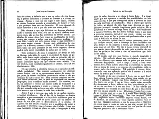 JEAN-JACQUES ROUSSEAU

EMÍLIO ou DA EDUCAÇÃO

dem das coisas; a infância tem o seu na ordem da vida humana; é preciso considerar o homem no homem e a criança na
criança. Assinar a cada um seu lugar e nele fixá-lo, ordenar
as paixões humanas segundo a constituição do homem é tudo
o que podemos fazer para seu bem-estar. O resto depende de
causas estranhas a nós e que não estão em nosso poder.
Não sabemos o que seja felicidade ou desgraça absolutas.
Tudo se mistura nesta vida; nela não se aprecia nenhum sentimento puro, não se fica dois momentos no mesmo estado. As
afeições de nossas almas bem como as modificações de nossos
corpos são comuns a todos, mas em diferentes medidas. O
mais feliz é aquele que sofre menos penas; o mais miserável o
que sente menos prazeres. Sempre mais sofrimentos do que
gozos: eís a diferença comum a todos. A felicidade do homem
nesta terra não passa portanto de um estado negativo; deve-se
medi-la pela menor quantidade de males que ele sofre.
Todo sentimento de pena é inseparável do desejo de dela
se libertar; toda idéia de prazer é insuperável do desejo de gozá-lo; todo desejo supõe privação e todas as privações são penosas. . Está portanto na desproporção entre nossos desejos e
nossas faculdades aquilo em que consiste nossa miséria. Um
ser sensível, cujas faculdades igualassem os desejos, seria um ser
absolutamente feliz.
Em que consiste a sabedoria humana ou o caminho da felicidade verdadeira? Não consiste precisamente em diminuir
nossos desejos, pois se se encontrassem abaixo de nossas forças, parte de nossas faculdades permaneceria ociosa e não gozaríamos de todo o nosso ser. Nem consiste tampouco em ampliar nossas faculdades, pois, se estas se ampliassem nas mesmas
proporções, mais miseráveis ainda seríamos. Ela consiste, certo, -em diminuir o excesso dos desejos sobre as faculdades e a
pôr enwperfeita igualdade o poder e a vontade. É somente então que, estando todas as forças em ação, a alma permanece contudo serena e que o homem se acha bem ordenado.
Assim é que a natureza, que tudo faz da melhor maneira,
o institui inicialmente. Ela só lhe dá de imediato os desejos
necesários a sua conservação e as faculdades suficientes para os
satisfazer. Ela põe todas as outras como que em reserva no
fundo de sua alma para se desenvolverem aí se preciso. É
somente em um estado primitivo que o equilíbrio do poder e
do desejo se encontra e que o homem não é infeliz. Logo que
suas faculdades virtuais se põem em ação, a imaginação a mais

ativa de todas, desperta e se coloca à frente delas. É a imaginação que nos apresenta a medida das possibilidades, no bem
como no mal, e que por conseguinte excita e alimenta os desejos pela esperança de satisfazê-los. Mas o objeto que parecia,
de início, ao alcance da mão, foge mais depressa do que o
podemos perseguir: quando imaginamos poder atingi-lo, ele se
transforma e se mostra ao longe diante de nós. Não vendo mais
o espaço percorrido, não lhe damos nenhum valor; o que resta
a percorrer aumenta, estende-se sem cessar. Assim nos esgotamos sem chegar ao fim, e quanto mais ganhamos sobre o gozo,
mais a felicidade se afasta de nós.
Ao contrário, quanto mais o homem permanece perto de
sua condição natural, mais a diferença de suas faculdades com
seus desejos se faz pequena e menos, por conseguinte, ele se
acha longe de ser feliz. Ele não é nunca menos miserável do
que quando parece desprovido de tudo; pois -a miséria não consiste na privação das coisas e sim na necessidade que delas
se faz sentir.
O mundo real tem seus limites; o mundo imaginário é
infinito. Não podendo alargar um, restrinjamos o outro, pois
é de sua diferença que nascem todas as penas que nos tornam
realmente desgraçados. Tirai a força, a saúde, o bom testemunho de si, todos os bens desta vida se encontram na opinião;
tirai as dores do corpo e os remorsos da consciência, todos os
nossos males são imaginários. Tal princípio é comum, dirão;
concordo; mas sua aplicação prática não é comum e é unicamente da prática que se trata aqui.
Quando se diz que o homem é fraco, que se quer dizer?
Essa palavra fraqueza indica uma relação, uma relação do ser
a que é aplicada. Aquele cuja força ultrapassa as necessidades, inseto ou verme, é um ser forte; aquele cujas necessidades ultrapassam a força, elefante ou leão, conquistador ou herói — ou um deus — é um ser fraco. O anjo rebelde que
menosprezou sua natureza era mais fraco do( que o feliz mortal
que vive em paz segundo a sua. QJiomem é muito forte quan_do se contenta com ser o que é: é_jauito_HaraIqlujn3o_cjuer
erguer-se acima da^humanidade. Não ides imaginar porém
que, ampliando vossas faculdades ampliais vossas forças; vós
as diminuis, ao contrário, se vosso orgulho aumenta mais do
que elas. Meçamos .portanto o jraiQ.de nos^a esfera e fiquemos_
^no__cent_rp como o inseto no meio de_s_ua teía; sempre nos bastaremos a nós mesmos e não teremos que nos queixar de nossa
fraqueza, porquanto não a sentiremos nunca.

62

63

 