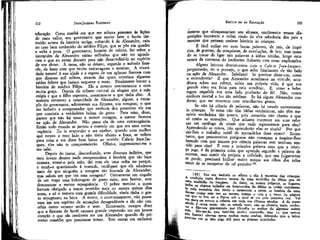 102

JEAN-JACQUES ROUSSEAU

educação. Certa manhã em que me achava presente às lições
do mais velho, seu governante que muito bem o havia instruído acerca da história antiga, voltando à de Alexandre, caiu
no caso bem conhecido do médico Filipe, que se pôs em quadro
e valia a pena. O governante, homem de mérito, fez sobre a
íntrepidez de Alexandre várias reflexões que não me agradaram e que eu evitei discutir para não desacreditá-lo no espírito
de seu aluno. À mesa, não se deixou, segundo o método francês, de fazer com que muito extravagasse o menino. A vivacidade natural à sua idade e a espera de um aplauso fizeram com
que dissesse mil tolices, através das quais ocorriam algumas
saídas felizes que faziam esquecer o resto. Finalmente houve a
história do médico Filipe. Ele a contou precisamente e com
muita graça. Depois do tributo natural de elogios que a mãe
exigia e que o filho esperava, comentou-se o que tinha dito. A
maioria censurou a temeridade de Alexandre; alguns, a exemplo do governante, admiravam sua firmeza, sua coragem; o que
me induziu a compreender que nenhum dos presentes via em,
que consistia a verdadeira beleza do gesto. Para mim, disse,
parece que não há nisso a menor coragem, a menor firmeza
na ação de Alexandre. Não passa ela de uma extravagância.
Então todo mundo se juntou e conveío em que era uma extravagância. Eu ia responder e me exaltar, quando -uma mulher
que estava a meu lado e não tinha aberto a boca, se voltou
para mim e me disse bem baixo ao ouvido: Cala-te Jean-Jacques, eles não te compreenderão. OlheÍ-a, impressíonei-me e
me calei.
Depois do jantar, desconfiando, ante diversos indícios, que
meu jovem doutor nada compreendera à história que tão bem
contara, tomeí-o pela mão, dei com ele uma volta no parque,
e tendo-o questionado à vontade, verifiquei que ele admirava
mais do que ninguém a coragem tão louvada de Alexandre;
mas sabeis em que via essa coragem? Unicamente em engulír
de um trago uma beberagem de gosto ruim, sem hesitar, sem
demonstrar a menor repugnância. O pobre menino a quem
haviam obrigado a tomar remédio mais ou menos quinze dias
antes, e só o tomara com grande dificuldade, ainda tinha o gosto repugnante na boca. A morte, o envenenamento, não passavam em seu espírito de sensações desagradáveis e ele não concebia outro veneno senão o sene. Entretanto, cumpre dizer
que a firmeza do herói causara grande impressão em seu jovem
coração e que ele resolvera ser um Alexandre quando do primeiro temédio que precisasse tomar. Sem entrar em esclarecí-

EMÍLIO ou DA EDUCAÇÃO

103

líientos que ultrapassariam seu alcance, confirmei-o nessas disposições louváveis e voltei rindo da alta sabedoria dos pais e
mestres que pensam ensinar história às crianças.
É fácil enfiar em suas bocas palavras, de reis, de impérios, de guerras, de conquistas, de revoluções, de leis; mas quando se tratar de ligar tais palavras a idéias nítidas, longe estaremos da conversa do jardineiro Roberto com essas explicações.
Alguns leitores descontentes com o Cala-te ]ean-]acques,
perguntarão, eu o prevejo, o que acho finalmente de tão belo
na ação de Alexandre. Infelizes! Se precisar dizer-vos, como
o entendereis? Ê que Alexandre acreditava na virtude; acreditava sobre sua cabeça, sobre sua própria vida; é que sua
grande alma era feita para nela acreditar. E, como a beberagem engulida era uma bela profissão de fé! Não, nunca
nenhum mortal a fez tão sublime. Se há algum Alexandre moderno, que me mostrem com semelhantes gestos.
Se não há ciência de palavras, não há estudo conveniente
às crianças. Se estas não têm idéias verdadeiras, não têm memória verdadeira tão pouco; pois memória não chamo a que
só retém as sensações. Que adianta inscrever em suas cabeças um catálogo de sinais que nada representam para elas?
Aprendendo as coisas, não aprenderão elas os sinais? Por que
' dar-lhes o trabalho inútil de aprendê-los duas vezes? Entretanto, que preconceitos perigosos não começam a inspirar-lhes
fazendo com que tomem por ciência palavras sem nenhum sentido para elas! É com a primeira palavra com que a criança joga, é da primeira coisa que aprende segundo a palavra de
outrem, sem sentir ela própria a utilidade, que seu julgamento
se perde; precisará brilhar muito tempo aos olhos dos tolos
antes de se recuperar de tal prejuízo 15.
(15) Em sua maioria os sábios o são à maneira das crianças,
^erudição vasta decorre menos de uma multidão de idéias que de
"*na multidão de imagens. As datas, os nomes próprios, os lugares,
««os os objetos isolados ou desprovidos de idéias se retêm unicamenmemon
dL«
a dos sinais e raramente a gente se lembra de uma
«essas coisas sem ver ao mesmo tempo o reto e o verso da página
- Se
' ou a fl£ura sob a qual se viu pela primeira vez. Tal
* mais ou menos a ciência em voga nos últimos séculos. A de nosso
IT^ ?.outra coisa: não se estuda mais, não se observa mais; sonha-.
mL e TÍ°"n°S 5Sravemente P°r filosofia os sonhos de algumas noites
nãn f
"me" ° °IUe também sonho; concordo; mas (o que outros
ao fazem) ofereço meus sonhos como sonhos, deixando que o leitor
c
«re ver se têm algo útil para as pessoas acordadas.

 