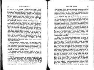 JEAN-JACQUES ROUSSEAU

EMÍLIO ou DA EDUCAÇÃO

tão fáceis e seguros escapam a todos os institutores? Heródoto conta que os Lídios, atormentados por extrema penúria
de alimentos", lembraram-se de inventar jogos e divertimentos
com os quais enganavam a fome e passavam dias inteiros sem
pensar em comer 34. Vossos sábios institutores talvez tenham
lido cem vezes tal trecho sem perceberem como o aplicar às
crianças. Algum deles me dirá, talvez, que uma criança não
larga de bom grado seu jantar para ir estudar sua lição. Mestre, tendes razão: não estou pensando nesse divertimento.

Tem no amor efeitos bastante conhecidos; o perfume doce de
um gabinete feminino não é uma armadilha tão frágil quanto se
pensa; e não sei se se deve felicitar um homem muito bem
comportado e pouco sensível ao odor das flores que sua amante traz no seio, ou se se deve ter pena dele.

162

O sentido do olfato está para o do paladar como o da
vista para o do tato; ele o previne, ele o adverte da maneira
pela qual tal ou qual substância deve afetá-lo e dispÕe-no a
procurá-la, ou evitá-la segundo a impressão recebida de antemão.
Ouvi dizer que os selvagens têm o olfato bem mais sensível do que o nosso e julgam diferentemente os bons e os
maus odores. Acredito que assim seja. Os odores em si são sensações fracas; abalam mais a imaginação do que os sentidos e
afetam menos pelo que dão do que pelo que induzem a esperar. Aceita a suposição, tornando-se os gostos de uns, em
virtude de sua maneira de viver, diferentes dos gostos de outros, devem levá-los a juízos opostos dos sabores e por conseguinte dos odores que os anunciam. Um Tártaro deve farejar com tanto prazer um cavalo morto quanto nossos caçadores
uma perdiz semípodre.
Nossas sensações gratuitas, como a de sentirmos o perfume das flores de uni canteiro, devem ser insensíveis a homens que andam demais para gostarem de passear e que não
trabalham bastante para fazerem uma volúpia do descanso. Gente sempre esfomeada não pode ter grande prazer em perfumes que não sugerem algo que comer.
O olfato é o sentido da imaginação; dando aos nervos um
tom mais forte, deve agitar muito o cérebro; é por isso que
reanima durante um momento o temperamento e o esgota afinal.
(34) Os historiadores antigos são cheios de pontos de vista que
poderíamos adotar, ainda que os fatos com que os apresentam fossem
falsos. Mas não sabemos tirar nenhum proveito útil da história; a
crítica de erudição tudo absorve; como se importasse muito que um
fato seja verdadeiro, desde que se possa tirar dele uma lição útil. Os
homens sensatos devem encarar a história como uma sucessão de fábulas, cuja moral é muito apropriada ao coração humano.

163

O olfato não deve pois ser muito ativo na primeira infância, em que a imaginação, ainda pouco animada por paixões,
não é muito suscetível de emoção e em que não se tem ainda
suficiente experiência para prever com um sentido o que nos
promete outro. De resto, essa conseqüência é perfeitamente
confirmada pela observação; e é certo que esse sentido é ainda
mais obtuso e quase aturdido na maioria das crianças. Não por
não ser nelas a sensação tão fina e talvez mais do que nos homens, mas porque não juntando a ela nenhuma outra idéia, não
são tomadas facilmente por um sentimento de prazer ou de desgosto e que não experimentam euforia ou dor como nós. Creio
que, sem sair do mesmo sistema e sem recorrer à anatomia comparada dos dois sexos, encontraríamos facilmente a razão por
que as mulheres em geral são mais vivamente afetadas pelos
odores do que os homens.
^ Dizem que os selvagens do Canadá tornam seu olfato tão
sensível já na juventude que, embora tenham cães, não se dignam
servir-se deles na caça, eles próprios são seus cães. Admito,
com efeito, que se se ensinasse a criança a farejar seu jantar
como o cão fareja • e levanta a caça, chegar-se-ia talvez a aperfeiçoar-lhe o olfato no mesmo grau; mas não vejo, no fundo,
que se possa tirar, nela, desse sentido uma aplicação muito útil,
senão a de tornar-lhe conhecidas suas relações com o sentido
do gosto. A natureza cuidou de nos pôr a par dessas relações,
Ela tornou a ação deste último sentido quase inseparável da do
outro, fazendo seus órgãos vizinhos e colocando na boca uma
comunicação imediata entre ambos, de modo que nada provamos sem lhe sentirmos o cheiro. Quisera apenas que não se
alterassem essas relações naturais a fim de enganar uma criança, cobrindo, por exemplo com um aroma agradável o mau
gosto de um remédio; pois a discordância entre os dois sentidos é grande demais então para poder abusá-la; o sentido mais
ativo absorvendo o efeito do outro, ela não toma o remédio
com menos desgosto. Esse desgosto estende-se a todas as sensações que o atingem ao mesmo tempo; à presença da mais
fraca, sua imaginação lembra-lhe a outra; um perfume muito

 