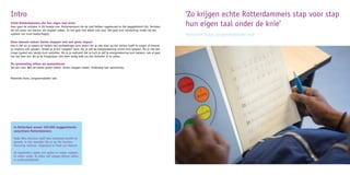 Intro
Echte Rotterdammers die hun eigen taal leren
Daar gaan de verhalen in dit boekje over. Rotterdammers die de stad hebben opgebouwd en die laaggeletterd zijn. Verhalen
die bol staan van mensen die stappen maken. En het gaat niet alleen over taal. Het gaat over aansluiting vinden bij het
systeem van onze maatschappij.
Deze mensen maken kleine stappen met een grote impact
Hoe is het als je opeens de folders met aanbiedingen kunt lezen? Als je niet meer op het station hoeft te vragen of iemand
je chipknip wilt opladen. Omdat je je bril ‘vergeten’ bent. Als je zelf de energierekening online kunt betalen. Als je met één
vinger typend een tekstje kunt opstellen. Als je je realiseert dat je toch je zelf je energierekening kunt betalen, ook al gaat
het vier keer mis. Als je de Vraagwijzer niet meer nodig hebt om een formulier in te vullen.
De sprankeling willen we aanwakkeren
Tot een vuur. Wat we samen groter maken. Samen stappen maken. Onderweg naar aansluiting.
Mahender Autar, programmaleider taal
‘Zo krijgen echte Rotterdammers stap voor stap
hun eigen taal onder de knie’
Mahender Autar, programmaleider taal
In Rotterdam wonen 100.000 laaggeletterde
autochtone Rotterdammers
Radar Wmo diensten heeft deze doelgroep bereikt en
geraakt, in vier maanden tijd en op vier locaties:
Overschie, Centrum, Feijenoord en Hoek van Holland.
De taalleerders voelen zich gezien en maken stappen.
En willen verder. Ze willen zelf stappen blijven zetten
in onafhankelijkheid.
 