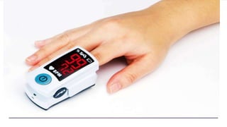 ¿Se ha colocado el pulsioxímetro y funciona?
El Coordinador de la lista confirmará que al paciente
se le haya colocado antes de la inducción de la
anestesia un pulsioxímetro que funcione
correctamente. Lo ideal es que la lectura del
dispositivo sea visible para el equipo quirúrgico.
Debe utilizarse un sistema de señal sonora que alerte
del pulso y la saturación de oxigeno.
La OMS ha recomendado encarecidamente la
utilización del pulsioxímetro como componente
necesario para la seguridad de la anestesia. Si no se
dispone de uno, el cirujano y el anestesista deben
evaluar la gravedad del caso y considerar la
posibilidad de aplazar la intervención hasta que se
tomen las medidas necesarias para disponer de uno.
 