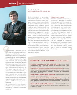 Anatoly Mescheriakov,
directeur des relations extérieures de TMH.
Dès lors, Alstom adopte une approche prag-
matique, très concrète : “Nous avons créé un
plan sur-mesure comprenant plusieurs volets :
qualité, ressources humaines et production.
Ce dernier volet étant l’application de notre
méthode de production Apsys (Alstom
Production System). Une équipe dédiée a été
déployée et travaille sur place avec des ingé-
nieurs et techniciens russes très bien formés.
Progressivement, ils apprennent à fonction-
besoin. S’appuyer sur des fournisseurs plutôt
que tout fabriquer. C’est pour eux un chan-
gement énorme”, souligne Bernard Gonnet.
Aujourd’hui, la phase pilote est terminée (voir
page 19). Les experts d’Alstom et de TMH
ont trouvé un langage commun et des inté-
rêts réciproques. TMH a apprécié les compé-
tences et l’organisation d’Alstom. “D’un autre
côté, notre croissance est une donnée tout
aussi intéressante pour Alstom”, sourit
Anatoly Mescheriakov.
Un partenariat prometteur
De nombreux projets pourraient voir le jour.
Parmi ceux-ci, la prise de participation
d’Alstom au capital de TMH, en mars dernier.
Pour l’instant, il s’agit de satisfaire le marché
russe (à terme, celui de la Communauté des
États Indépendants – CEI), travailler ensem-
ble et apprendre les uns des autres. Les pro-
duits développés en commun le seront au sein
d’une société commune (joint venture à
50/50) basée en Russie. Le premier produit
créé sera une locomotive électrique adaptée
aux besoins des chemins de fer russes, utili-
sant le système de traction Alstom. Les voi-
tures deux niveaux et les automotrices
électriques (EMU) devraient suivre... “Quand
on arrête d’apprendre, on arrête de vivre.
Nous avons maintenant quelqu’un avec qui
avancer”, conclut, en philosophe, Anatoly
Mescheriakov.
;pour commencer à réorganiser trois des
30 septembre 2008, les deux entreprises
s’entendent sur un accord de partenariat stra-
tégique. Directeur des relations extérieures de
TMH, Anatoly Mescheriakov explique : “Après
notre création en 2002 et l’acquisition de
nombreuses usines ferroviaires, il a fallu reca-
pitaliser ces entreprises dont certaines étaient
au bord de la faillite. De 2005 à 2008, nous
avons modernisé l’entreprise et étoffé ses
effectifs pour augmenter et diversifier la
production, passant par exemple de 9 à
400 locomotives électriques par an. Depuis
quatre ans, plus de trente nouveaux modèles
de matériel roulant ont été conçus et mis en
service. Nous arrivons à la troisième étape :
réorganiser la production par centres de com-
externaliser.
Car, traditionnellement, nous fabriquons
tout. Pour gagner du temps, la technologie,
l’expérience et le leadership d’Alstom seront
importants.”
;
À cheval sur l’Europe (25% de sa superficie) et l’Asie (75%), elle mesure plus de
8000 km d’ouest en est, s’étend sur 17 millions de km2
(2 fois les États-Unis, 32 fois
la France) et compte 11 fuseaux horaires.
La Russie est l’un des principaux producteurs et exportateurs mondiaux de ressources
minières (charbon, fer, nickel, diamant...) et énergétiques (pétrole, gaz). Son industrie
lourde (aciérie, raffineries, industrie chimique) et les secteurs liés à l’armement et
l’aérospatial y sont puissants.
En 1991, l’URSS a éclaté en 15 pays indépendants dont la Fédération de Russie
constituée de 83 entités territoriales.
Depuis les réformes des années 1980 (perestroïka et glasnost), le pays a graduel-
lement opté pour un système politique pluraliste, un régime présidentiel et une éco-
nomie de marché. Les oligarques sont de très influents hommes d’affaires issus de
la nouvelle Russie.
Moscou est la plus grande capitale européenne et la ville la plus chère du monde.
Elle abrite intra muros près de 12 millions d’habitants (1/10e
de la population russe)
et produit 25% du PIB.
LA RUSSIE : FAITS ET CHIFFRES 142 millions d’habitants
14 TEAMS ALSTOM TRANSPORTDOSSIER
 