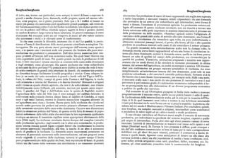 Borghesi/borghesia z68 z6g Borghesi/borghesia
di tutto, ma, tranne casi particolari, sono sempre le merci di lusso a superare le circoscritto. La produzione di merci di lusso rappresentò una soglia non superata
grandi e medie distanze (sete,damaschi, stoffe pregiate,spezie ed essenze odo e molto importante; i mercanti rimasero infatti «dipendenti» da una domanda
rose,armi pregiate,oro e pietre preziose ). Solo qua e là i traffici si basano su che proveniva da un settore che redistribuiva agli intermediari, sotto forma di
merci piupovere che assicurano però ugualmente grandi guadagni :salemi nerale merci o denaro, l'eccedente di provenienza agricola. La produzione restava col
del Sahara occidentale contro l'oro del Sudan occidentale, tele di poco prezzo con legata all'esistenza di queste ricchezze circolanti, non era riuscita a trovare una
tro oro in polvere nell'Africa orientale oppure oggetti in ferro e persino datteri forma autonoma sulla quale impostare in maniera rinnovata tutto il processo sia
in cambio di schiavi lungo tutta la fascia sahariana. In genere comunque il tratto della produzione sia dello scambio. «Surplus» agricoli contro l'artigianato di
dominante dei mercanti arabi sta nel trasporto di merci ad alto valore unitario «servizio» delle grandi città arabe, di servizio alla casta dominante: una forma di
che assicurano i rischi e le rilevanti spese di trasferimento. produzione e circolazione che rimandava ogni volta, sia pure indirettamente e
In che cosa consiste la diversità, ammesso che ci sia> La qualità, la prove attraverso numerosi passaggi interni, al grano, alla frutta, all'olio e alle quantità
nienza e l'area di distribuzione delle merci possono contribuire a sciogliere l in prodotte in eccedenza esistenti nelle matti di chi controllava il settore primario.
terrogativo. Da una parte alcune merci provengono dall'esterno, come spezie e La grande occasione della intermediazione araba non fu dunque colta; la
sete, e in questo caso i mercanti arabi non possono che limitarsi alla pura inter domanda interna aveva limiti ragguardevoli ed era una forma di circolazione in
mediazione tra produttori e consumatori. Dall'altra invece numerosi beni ven terna alla classe dominante, mentre la domanda estera, quella su cui forse poteva
gono prodotti all'interno dell'area economica araba. Ma quali beni> Ancora una basarsi un salto di qualità nel campo della produzione, era circoscritta per la
volta soprattutto quelli di lusso. Per quanto grande sia stata la produzione di tali qualità dei prodotti. Tassazione, produzione artigianale e scambio non rappre
beni, il loro «mercato» rimane ancorato ai consumi della casta araba dominante sentano che tre modi diversi di far circolare le ricchezze provenienti, in ultima
e degli stranieri, come gli europei. Ma questa ricchezza che viene redistribuita istanza, dal settore dell'agricoltura, sia araba sia europea o asiatica. Gli interme
ai mercanti da dove proviene > Va posta in serio dubbio la teoria che vede il mon diari non costituiscono un gruppo separato produttore di ricchezza, ma sono
do arabo costituito da grandi città attorniate da deserti ; chi sostiene tale posizio semplicemente un'articolazione interna del ceto dominante, posti solo in una
ne dimentica troppo facilmente la realtà geografica e storica. Come relegare in posizione subordinata a chi esercita il controllo politico-fiscale. Pertanto al di là
fatti in un ruolo del tutto secondario le grandi e fertili valli del Tigri e dell'Eu del fascino che è stato fissato letterariamente, per esempio nelle Mille e una notte,
frate, la vallata del Nilo, i campi di grano della Tunisia e dell'Algeria, le ricche il mercante arabo non è mai uscito da una posizione di «servizio» e non è mai
valli atlantiche o interne del Marocco o le huertasiberiche> Mercanti e artigiani pervenuto a quel minimo grado di «autonomia» economica indispensabile a far
arabi vivono su questo sfondo agricolo, che non è da sottovalutare; esso rimane ne un protagonista teso alla elaborazione di un diverso programma economico
indubbiamente meno brillante, piu anonimo, ma non per questo meno impor e politico da quello che «serviva».
tante. I giardini del Tigri e dell'Eufrate sono la quinta di Baghdád, mentre Dal momento in cui i Portoghesi giungono in India viene inoltre a mancare
l'agricoltura della valle del Nilo crea il vero sostegno del califfato fatimide; le progressivamente il mercato estero, quello su cui poteva basarsi il salto di quali
coltivazioni nella penisola iberica dànno fama al califfato di Cárdoba, ai regni tà. La decadenza della intermediazione araba, già in crisi per la rinascita dell'Eu
mori e agli emiri lusitani, mentre le dinastie marocchine traggono alimento da ropa, si fa da quel momento assai veloce e mostra la sua debolezza assumendo
un'agricoltura assai ricca e fiorente. Buona parte della ricchezza che circola nel i tratti piu deteriori tra le varie forme con cui si attua lo scambio : la pirateria, che
mondo arabo proviene dai prelievi sul settore primario effettuati con il sistema infesta dal xvt secolo il Mediterraneo e l'Oceano Indiano. Per concludere, quindi,
della tassazione esercitato dalla casta araba dominante. Occorre non dimenticare non borghesi, ma semplici mercanti e artigiani, intermediari come scambiatori
infatti la situazione politica dell'Islam, di questa civiltà fatta di mosaici di popo e produttori di valori legati ad un «altro» mondo e modo produttivo.
lazioni sottomesse dalle tribu arabe che esercitano la loro supremazia applicando Il caso ebraico varrà forse ad illustrare ancor meglio il concetto di autonomia
ovunque un sistema di tassazione capillare senza appropriarsi direttamente della produttiva, per individuare la specificità del termine borghesi, rispetto a quello
terra [Hitti rq56]. La ricchezza circolante deriva dunque dal «surplus» estratto piu ampio di intermediari. Pochi altri oltre agli ebrei possono vantare di avere
dalla produzione agricola e dagli scambi con le altre aree economiche; la produ esercitato l'attività di intermediazione in maniera cosi estesa nello spazio e nel
zione interna rimane quindi legata a questi fattori che condizionano la crescita tempo [Sombart igxx ]. In Europa la loro presenza è diffusa quasi ovunque e
del settore intermedio impedendo, alla fine, la nascita di un altro e autonomo sin dall'alto medioevo commerciano in beni di lusso per le vaste corrispondenze
modo di produrre la ricchezza. La domanda estera rappresenta certamente un stabilitesi con gli ebrei dei paesi islamici, praticano il commercio a media di
elemento di potenziale autonomia nella intermediazione, nel suo proporsi come stanza e quello locale, figurano come anticipatori di denaro sia alla classe alta
modo originale di creazione della ricchezza, tuttavia in questo campo il limite europea (nobiltà e clero) sia alla popolazione di media e bassa condizione, svol
pare proprio costituito dalla qualità dei beni, beni soprattutto di lusso, di grande gono infine attività artigianale come sarti, gioiellieri, fabbri, muratori, ecc. In
valore ma che hanno tutto sommato una circolazione e un «mercato» piuttosto somma, gli ebrei sembrano possedere tutte le caratteristiche dei borghesi.
 