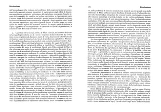 Rivoluzione z6o z6r Rivoluzione
dell'intensificarsi della violenza, del conflitto e della coazione tacita nei mecca ve, sulle periferie). Il mercato mondiale non a caso è uno dei grandi temi della
nismi delle nascenti relazioni industriali ; la registrazione degli effetti di dinami riflessione di Marx nell'osservatorio londinese di metà secolo. È plausibile rite
smo anarchico e predatorio, hobbesiano, del capitalismo emergente; l'analisi at nere che Marx tenda a estrapolare dai processi locali e condizionati, circoscritti
tenta della centralità del conflitto tra le classi capitaliste e le classi salariate entro alle relazioni industriali, proprietà globali e per dir cosi incondizionate, definite
il settore locale delle relazioni industriali : questo insieme di elementi motivano come proprietà necessarie di ogni industrializzazione e fase d'industrializzazione
la ricerca di Marx nel concentrarsi sulle proprietà o leggi oggettive che il trend capitalistica. Ciò è del resto provato dal fatto che nel suo quadro concettuale non
del nascente capitalismo può esibire (grande lavoro in questo senso era stato sono previsti feedback o retroazioni rilevanti sulla morfologia del sistema, impu
quello dei classici inglesi dell'economia politica). Lo scopo, quello di definire la tabili agli effetti dovuti a quegli stessi elementi che la magistrale analisi delle
soglia «oggettiva» di incompatibilità e di catastrofe del modo di produzione, le relazioni industriali britanniche aveva messo in evidenza. Paradossalmente, la
condizioni cioè della sua inevitabile crisi. classe operaia non può per Marx produrre alcun effetto (se non meramente di
adattamento) sulle regole del gioco del sistema. E tutta l'esperienza di lotte, di or
9. La critica dell'economia politica di Marx coincide, nel contesto delineato ganizzazione e mobilitazione, di cultura, di vera e propria costruzione di una
nel paragrafo precedente, con la « teoria» inespressa della rivoluzione. La rivolu identità collettiva delle classi del lavoro, che premono dall'esclusione per la cit
zione come programma è, da questo punto di vista, chiaramente subordinata alla tadinanza sociale riguarda una preistoria che non può lasciare segni rilevanti.
rivoluzione come storia naturale del modo di produzione capitalistico. Mutuan La classe operaia che entro il capitalismo prende forza e si organizza, lottando
do il modello ricardiano e sottoponendolo a un audace e grandioso tentativo di ge per forzare l'esclusione dei capitalisti e dei proprietari terrieri (si pensi al carti
neralizzazione, Marx individua la funzione strategica del saggio del profitto co smo, al socialismo ricardiano, alle estensioni del suffragio nel xtx secolo in In
me grandezza alle cui variazioni è affidata la possibilità o l'impossibilità dell'ul ghilterra), ha per Marx una vera e propria funzione storica solofuori del capita
teriore crescita del modo di produzione. Com'è noto, l'idea centrale di Marx è lismo. La fuoriuscita dal capitalismo è d'altro canto garantita dalle regole stesse
che, oltre una certa soglia, forze oggettive che producono come dei centri di gra di un modo di produzione che, innescando lo sviluppo, si inabilita — oltre una
vitazione per le grandezze del sistema nel tempo portino il sistema stesso al col certa soglia — a garantirlo. In questo senso si può parlare di un marcato impegno
lasso,per cause appunto endogene. La caduta delsaggio delprofitto dipende dal teleologico, proprio dello stile della ricerca marxiana: il socialismo e il comuni
trend di aumento della composizione di capitale e, malgrado le possibili contro smo sono modi di produzione superiori, latenti nello svilupp %risi del capita
tendenze, non può che condurre al raffreddamento del sistema [cfr.Marx t865, lismo cui, via rivoluzioni naturali, la preistoria tende sin dall'origine. Mentre
trad. it. pp. 299 sgg.]. I grandi dibattiti sul crollo o sulla tipologia delle crisi capi l'idea tradizionale del mutamento, della ricomposizione di una scissione origi
talistiche che, dalla Seconda Internazionale agli anni 'go e oltre, impegneranno i naria traspare nella filosofia della storia di Marx (la grande secolarizzazione del
marxisti, sono motivati dalla centralità di queste nozioni nel quadro analitico di comunismo, si potrebbe dire ), l'anima modernizzante del programma di Marx
Marx e dalfattoche esse configurano qualcosa come un terminus ad quem (per porta a enfatizzare l'elemento dello sviluppo e dell'espansione, della dinamica e
quanto attiene alle condizioni «oggettive») cui è orientato lo schema d azione ri dell'affluenza (vs la scarsità della stagnazione preindustriale) di cui le forme su
voluzionario. Quest'ultimo, inoltre, ha un suo portatore naturale: il moderno sa periori delle società umane si devono fare eredi.
lariato di fabbrica, la nuova classe per eccellenza. Il ruolo della classe operaia, Continuità e discontinuità in tal modo si saldano, come nel lessico hegeliano
come classe (i ascrittivamente» rivoluzionaria, verrà svolto — nella teoria di Lenin della dialettica. E il grande quadro delineato con una «geniale intuizione primi
della rivoluzione-organizzazione — dal partito come istituto «acquisitivo», legato tiva», per dirla con Max Weber, è pronto a tutte le torsioni cui i movimenti dei
a uno schema volontario di azione non naturale. lavoratori, i partiti e le organizzazioni della fine del xtx secolo — in particolare in
L'attore sociale abilitato alla rottura della forma capitalistica è prodotto dalle Europa continentale — sottoporranno il lascito di Marx e di Engels:il socialismo
forze oggettive dello sviluppo stesso del modo di produzione, iuxta propria prin come sviluppo continuista dell'industrializzazione capitalistica; come rottura
cipia. La sua funzione generale e globale dipende dal fatto che sono ravvisabili, volontaria; come avvento e chiliasmo ; come « tempo della vendetta» e democra
secondo Marx, tendenze a una crescente «semplificazione» della stratificazione zia mistica; come via alternativa alla modernizzazione.
sociale, dovute alla dinamica innescata dal capitalismo. L'opposizione tra le Non è difficile mostrare come il programma di Marx segni un punto d'arrivo
classi proprie del mercato tende, da locale, a divenire globale. Il conflitto locale, del pensiero del mercato e della storia naturale, delle teorie dello sviluppo e degli
entro il sistema di riferimento della riproduzione industriale, assume la maschera stadi di progresso delle società e esibisca in ciò una compatta continuità con le
della lotta di classe globale. È noto del resto che l'immagine di società propria teorie classiche della political economy. Si può aggiungere che Marx è tanto os
della teoria del mutamento marxiana si configura nei termini di un sistema cen servatore profondo e partecipe della dinamica di una rivoluzione industriale,
trato (il centro è quello occupato dalle relazioni industriali ; la manovra sul cen quanto di una rivoluzione politica, quella per l'appunto paradigmatica per il xrx
tro è supposta ottenere e trasmettere effetti lineari, senza retroazioni significati secolo e come minimo sino al r9xp. Le sue letture degli storici della rivoluzione
 