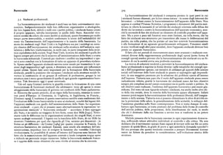 Burocrazia 3z8 3z9 Burocrazia
La burocratizzazione dei sindacati è comparsa persino in quei paesi in cui
3.2. Sindacati professionali.
i sindacati furono chiamati, per la loro stessa natura — in nome degli interessi dei
lavoratori — a lottare contro la burocratizzazione dell'apparato dello Stato. Non
La burocratizzazione dei sindacati è anch' essa un fatto universalmente rico appena si costitui l'Unione Sovietica, i programmi e documenti del partito met
nosciuto. Indipendentemente dalle loro differenze organizzative o ideologiche, tevano in rilievo la necessità di un'attività dei sindacati orientata sulla difesa dei
dai loro legami forti, deboli o nulli con i partiti politici, i sindacati hanno creato diritti dei lavoratori e contro la burocratizzazione dell'apparato economico, non
il proprio apparato, talvolta incorporato in quello dello Stato. Ancorché viva ché la necessità di fare dei sindacati un elemento di controllo popolare sull'appa
mente sentito da coloro che erano iscritti ai sindacati, questo fenomeno per molto rato. Ma a poco a poco tali funzioni sono state limitate, sia nella teoria, che ha
tempo parve irreversibile, e sembrò confermare le teorie dell'ineluttabilità del fatto dei sindacati uno strumento per trasmettere alle masse le deliberazioni del
nesso tra l'accrescimento dell'organizzazione e la nascita della burocrazia. La partito, sia nella pratica, che ha portato ad una loro notevole burocratizzazione
storia dei sindacati negli Stati Uniti e in Inghilterra era per i sociologi un esem e alla formazione di un apparato gerarchicamente sviluppato. Fenomeni simili
pio classico dell'incorporazione dei sindacati nella struttura dell'industria capi si sono verificati negli altri paesi socialisti, dove l'apparato sindacale divenne ben
talistica e della loro trasformazione, in molti casi, in parte integrante della strut presto un apparato burocratico.
tura capitalistica della società. Negli Stati Uniti, la storia dei sindacati è quella dei Il fatto che nei periodi di rinnovamento siano state avanzate e realizzate con
legami sempre piu stretti che li uniscono all'amministrazione dello Stato e a tutta cezioni diverse della rappresentanza professionale degli operai (sotto forma di
la burocrazia industriale. I metodi per risolvere i conflitti tra imprenditori e ope consigli operai)sembra provareche laburocratizzazione deisindacati eraun fe
rai si sono conclusi con la formazione di tutto un apparato di procedura sindaca nomeno di cui la società aveva una profonda coscienza.
le.Spesso anche l'apparato sindacale serviva come canale per trasmettere le opi La ricerca di soluzioni tendenti a prevenire la burocratizzazione del sindaca
nioni degli imprenditori agli operai, e diventava uno strumento per influenzare lismo professionale si esprime in forme diverse : nelle tematiche dei consigli ope
questi ultimi. Questi fatti sono importanti per la formazione della burocrazia rai e dell'autogestione operaia ; nei tentativi di utilizzare gli apporti delle scienze
sindacale, poiché la posizione che occupano i sindacati nella struttura sociale fa sociali nell'interesse delle forze sindacali in quanto si oppongono agli imprendi
vorisce la costituzione di un gruppo di militanti di professione, gruppo la cui tori ; in una maggiore pressione per la soluzione dei problemi operai all'interno
struttura non è meno gerarchizzata di quella di ogni grande organizzazione buro dell'impresa. Tuttavia non pare che il ruolo dell'apparato sindacale possa essere
cratica. Tale fenomeno oggi è quasi universale. radicalmente ridotto, poiché la burocrazia dei sindacati nasce dai loro obiettivi
Già nel 19I9 Gramsci metteva in guardia contro la formazione di una casta sempre piu complessi sia nel campo economico sia in quello sociale o politico. Se
burocratizzata di funzionari sindacali che adottassero verso gli operai lo stesso tali obiettivi sono realizzati, l'esistenza dell'apparato burocratico può essere giu
atteggiamento della burocrazia di governo nei confronti dello Stato parlamenta stificata. Del resto ciò non riguarda soltanto i sindacati, ma anche molte altre sfe
re. Riteneva che questo pericolo, di un regno della burocrazia, esistesse in nume re della vita sociale, dove la crescita della burocrazia appare allarmante. Infatti
rosi paesi d'Europa: in Germania, in Ungheria, in Inghilterra, in Francia... nessuno potrà negare la burocratizzazione delle professioni liberali, dell'insegna
[Gramsci r9x9]. L'esattezza di questa osservazione sarebbe stata confermata dal mento o della scienza. Tuttavia non si possono dimenticare le sfere di attività co
l'evoluzione delle forme burocratiche in seno ai sindacati, nonché dai legami del me la protezione della salute, la generalizzazione della scolarità, lo sviluppo del
l'apparato sindacale con quello dell'amministrazione dello Stato. Le organizza l'assistenza giuridica nello Stato contemporaneo. Non si tratta dunque di com
zioni sindacali — e pare che si possano usare alternativamente le espressioni 'or battere ogni burocrazia; si tratta piuttosto del problema delle forme di controllo
ganizzazione sindacale' e 'burocrazia sindacale' — accordano il loro appoggio dell'attività politica, delle proporzioni, della distribuzione dei ruoli, in modo
allo Stato, e in cambio ne traggono le loro forze, come dice Mills [195I]. Nono che chi è destinato dalla sua funzione a servire non si trasformi in un potere
stante tutte le differenze tra le organizzazioni sindacali dei singoli Stati, ci sono dominante.
spesso analogie sostanziali. I legami con la macchina dello Stato, di cui Mills ha Michels pensava che la burocrazia nascesse in ogni organizzazione democra
mostrato l'esistenza per quel che riguarda gli Usa, saranno poi dimostrati — in tica, soffocando talune attitudini individuali al controllo e alla critica. Ma non
forma un pò differente — da Crozier [r964] per quanto concerne la Francia. La dubitava che il movimento operaio fosse capace di trovare nelle sue file un certo
struttura burocratica dei sindacati francesi, assai simile alla struttura dell'am numero di spiriti liberi, in grado di porre a ogni autorità la domanda «perché?»
ministrazione, impedisce loro di svolgere la funzione che vorrebbe l'ideologia Ed era persuaso che questatendenza crescente a pensare liberamente dovesse
rivoluzionaria. Le possibilità di azione all'interno dell'impresa sono limitate dal essere un fattore da prendere in considerazione, nell'evoluzione storica delle
fatto che la manutenzione dell'apparato centrale e locale comporta troppe spese strutture.
e richiede un personale troppo numeroso. Infine la burocrazia sindacale france
se è oggetto delle stesse obiezioni che sono rivolte al sistema che la circonda.
 