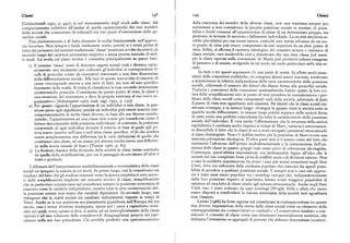 Classi t48 '49 Classi
[Goldschmidt t95o, p. 49i ]; e) nel riorientamento degli studi sulle classi, dal d ella coscienza dei membri delle diverse classi, cioè una tendenza sempre piu
comportamento collettivo all'analisi di quelle caratteristiche dei vari membri accentuata a non considerare la propria posizione sociale in termini di possi
della società che consentono di collocarli nei vari punti d'intersezione delle ge bilità e limiti connessi all'appartenenza di classe di un determinato gruppo, ma
rarchie sociali. piuttosto in termini di successo o fallimento individuale. La società moderna sa
Tale riorientamento è di fatto divenuto la svolta fondamentale nell'approc rebbe pluralistica per sua stessa natura, cosicché uno status inferiore da un cer
cio teoretico. Non sempre è facile rendersene conto, perché si è sviati prima di to punto di vista può essere compensato da uno superiore da un altro punto di
tutto dal persistere del termine tradizionale 'classe' (sostituito a volte da strato) ; in vista. Infine, si afferma il carattere ideologico del concetto storico e realistico di
secondo luogo dal carattere puramente empirico e senza pretese teoriche di mol classesociale;esso tenderebbe cioè a dimostrare che una data,'classe (ad esem
ti studi. La svolta sul piano teorico è consistita principalmente in questi fatti: pio la classe operaia nella concezione di Marx ) può produrre schemi omogenei
i ) II termine 'classe' cessò di denotare oggetti sociali reali e divenne esclu
di pensiero e di azione, svolgendo in tal modo un ruolo particolare nella vita so
ciale.
sivamente uno strumento per collocare gl'individui ai corrispondenti li
velli di gerarchie create da ricercatori interessati a una data dimensione
In tutti e tre questi argomenti c'è una parte di verità. In efFetti molti soste
della differenziazione sociale. Alla luce di queste nuove idee il concetto di
nitori delle concezioni realistiche, ivi compresi alcuni autori marxisti, tendevano
classe «corrisponde ancora a una serie di fatti, ma non ad uno specifico
a minimizzare la relativa indipendenza delle varie caratteristiche della posizione
fenomeno della realtà. Si tratta di classificare le cose secondo determinate
sociale, riducendo il numero dei fattori che dànno forma alla gerarchia sociale.
caratteristiche prescelte. Considerata da questo punto di vista, la classe è
Tuttavia i sostenitori delle concezioni nominalistiche hanno spinto la loro cri
una creazionedelricercatore, e deve lapropria esistenza alsuo tocco or
tica delle semplificazionisino al punto di non prendere in considerazione i pro
blemi delle classi sociali come componenti reali della società, adottando di fatto
ganizzativo» [Schumpeter r9zy, trad. ingl. t9g i, p. rg'].
z) Per quanto riguarda l'appartenenza di un individuo a una classe, la que
i punto di vista non ugualitario non classista. Ne risultò che le classi sociali esi
stione perse ogni significato, poiché un individuo può essere inserito con
stevano ovunque, e in nessun luogo : ovunque in quanto tutte le società sono in
temporaneamente in molte classi diverse, in base alle sue diverse caratte
qualche modo differenziate; in nessun luogo poiché neppure nelle società divise
ristiche; l'appartenenza ad una classe non venne piu considerata come il
in caste esiste una perfetta coincidenza fra tutte le caratteristiche della posizione
sociale dell'individuo. È vera anche l'affermazione che la struttura della società
fattore determinante della posizione individuale : al contrario, la posizione
esistenziale di ogni individuo divenne il criterio in base al quale egli po
capitalistica è cambiata molto rispetto ai tempi di Marx ; tuttavia è estremamen
teva essere inserito nell'una o nell'altra classe specifica. «Ciò che sembra
te discutibile il fatto che le classi di cui si sono occupati i pensatori ottocenteschi
essere semplicemente una differenza tra le varie definizioni di quello che
si siano disintegrate. Non c'è dubbio inoltre che la posizione di Marx avesse una
costituisce una classe, ad un esame piu attento risulta essere una differen
marcata colorazione ideologica. D'altra parte non si è tenuto conto del fatto che
nemmeno l'adozione dell'ipotesi multidimensionale e la contestazione dell'esi
za nella teoria causale di base» [Tumin i967, p. 8z].
8) La formula classica della divisione della società in classi venne sostituita
stenza delle classi in quanto gruppi reali erano prive di colorazioni ideologiche.
da quella della stratificazione, per cui il passaggio da uno strato all'altro è
Comunque, quest'ultima impostazione era intimamente legata all'idea che la
società nel suo complesso fosse priva di conflitti acuti e di divisioni interne. Non
lento e graduale. a caso la suddetta impostazione ha avuto i suoi piu accesi sostenitori negli Stati
I difensori dell'interpretazione multidimensionale e nominalistica delle classi Uniti, dove era rafforzata dalla credenza popolare che ciascuno ha uguali possi
sociali ne spiegano la nascita in tre modi. In primo luogo, essi la considerano un bilità di accedere a qualsiasi posizione sociale. E sempre non a caso tale approc
risultato del fatto che gli studiosi orientati verso la ricerca empirica si sono accor cio è stato assai meno popolare tra i sociologi europei che, indipendentemente
ti delle semplificazioni implicite nel concetto storico di classe, semplificazioni dall !a a!oro posizione rispetto al marxismo, hanno avuto maggiori possibilità di
che in particolare consistevano nel considerare sempre la posizione economica di assistere ad una lotta di classe simile agli schemi ottocenteschi. Anche negli Stati
ciascuno come la variabile indipendente, mentre tutte le altre caratteristiche del Uniti esso è stato criticato da quei sociologi (Wright Mills e altri) che meno
la posizione soc~aie non erano che variabili dipendenti. In secondo luogo, essi erano disposti a condividere la visione americana della società non ugualitaria
ritengono che la realtà sociale sia cambiata radicalmente rispetto ai tempi di non classista.
Marx. Anche se la sua posizione era pienamente giustificata nell'Europa del xix Lenski [z966] ha forse ragione nel considerare la contrapposizione tra queste
secolo, essa è ormai divenuta inadeguata, specie per i paesi a capitalismo avan due diverse impostazioni della teoria delle classi sociali come un elemento della
zato nei quali, come spesso si dice, si assiste ad un imborghesimento della classe contrapposizione tra «conservatori » e «radicali » : « I conservatori tendono a con
operaia e ad una riduzione delle considerevoli disuguaglianze proprie del capi siderare il concetto di classe come uno strumento essenzialmente euristico, che
talismo nella sua fase precedente. Ciò avrebbe prodotto una «privatizzazione» richiama l'attenzione su aggregati di persone che abbiano determinate caratteri
 