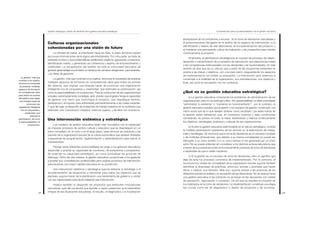 23
Competencias para la profesionalización de la gestión educativa
jerarquizada de los problemas a encarar ; b) la toma de decisiones estudiadas y
el posicionamiento del gestor en el ámbito de su espacio de intervención; c) la
identificación y diseño de vías alternativas; d) la implementación del proyecto; y
e) mantener una permanente cultura de evaluación y de prospectiva para orientar
continuamente al proyecto.
Finalmente, la planificación estratégica es el conjunto de procesos de diseño,
desarrollo y mantenimiento de un proyecto de intervención que relaciona las metas
y las competencias institucionales con las demandas y las oportunidades. En este
sentido se dice que es un cálculo que a partir de las situaciones existentes se
orienta a las metas y objetivos, con una clara visión, resguardando los aspectos
de implementación sin olvidar su evaluación. La intervención será sistémica si
contempla a la totalidad de la organización, sus interrelaciones, sus objetivos y
fines, así como la vinculación con los contextos.
¿Qué no es gestión educativa estratégica?
a) La gestión educativa comprende los problemas de administración de las
organizaciones, pero no se restringe a ellos. Por gobernabilidad no debe entenderse
“administrar lo existente” o “mantener en funcionamiento”; por el contrario, la
gestión educativa requiere que el gestor o los equipos de gestión construyan una
visión sobre qué es lo que desean obtener como resultado. Las ideas-fuerza de
la gestión están señalando que, en contextos inciertos y bajo condiciones
cambiantes, es preciso re-crear, re-tratar, sistematizar y mejorar continuamente
los objetivos, estrategias, prácticas y culturas de las organizaciones.
b) Si bien la gestión educativa está fundada en el cálculo estratégico, postula
la múltiple participación sustantiva de los actores en la elaboración de metas,
roles y estrategias. Se reconoce que la toma de decisiones es un proceso complejo
y de múltiples dimensiones, que debido a su misma complejidad no puede ser
retringido a un único ámbito ni a un único tiempo ni ser generada por un único
actor. No se puede entender sin considerar a los distintos actores educativos que
a través de sus prácticas ponen en funcionamiento procesos de toma de decisiones
a sabiendas de que lo están haciendo.
c) Si la gestión es un proceso de toma de decisiones, esto no significa que
deje de lado los procesos concretos de implementación. Por el contrario, el
reconocer los niveles de complejidad de la organización escolar supone también
identificar la diversidad de prácticas, entornos, actores y premisas que hacen
eficaz o ineficaz una decisión. Más aun, supone anexar a las prácticas de los
diferentes actores el análisis y la recreación de las alternativas. No se avanza hacia
una gestión educativa si las prácticas no se basan en las decisiones con niveles
de asociación, negociación o consenso. De ahí que se requiera la inclusión de
los implicados en la toma de decisiones. La implementación constituye una etapa
tan crucial como las de diagnóstico o diseño de proyectos y de acciones.
Gestión estratégica: Señas de identidad de la gestión educativa estratégica
22
Culturas organizacionales
cohesionadas por una visión de futuro
La claridad de metas, la orientación hacia los fines, la visión de futuro supera
las pocas informaciones de la lógica administrativista. Por otra parte, se trata de
enfrentar el futuro y sus problemáticas clarificando objetivos, generando consensos,
identificando metas, y generando así coherencia y espíritu de emprendimiento y
creatividad. La recuperación del sentido de toda la comunidad educativa de
generar aprendizajes es prioritario en tiempos de cambios vertiginosos permanentes,
y es tarea de gestores.
La gestión, más que controlar a los sujetos, reconoce la necesidad de propiciar
múltiples espacios de formación en competencias clave para todos los actores
del sistema, que originen una sinergia capaz de promover una organización
inteligente rica en propuestas y creatividad, que estimulen la participación, así
como la responsabilidad y el compromiso. Para la conducción de las organizaciones
actuales, extremadamente complejas, será preciso que el gestor tenga la capacidad
de generar una visión que comunique el proyecto, que despliegue sentido,
pertenencia y el impulso para enfrentarse permanentemente a las metas trazadas.
Y que dé lugar al desarrollo de ambientes de trabajo basados en la confianza que
estimulen una “coevolución creadora” entre los sujetos, y de ellos con el entorno.
Una intervención sistémica y estratégica
Los modelos de gestión educativa están más vinculados con la capacidad
de impulsar procesos de cambio cultural y educativo que se desplieguen en un
futuro inmediato, en el corto y en el largo plazo, para remover las prácticas y las
visiones de la organización escolar de la cultura burocrática que estaban limitadas
a esquemas de programación, reglamentación y estandarización para reducir la
incertidumbre.
Pilotear estas diferentes temporalidades les exige a los gestores educativos
desarrollar o ampliar su capacidad de monitoreo, de perspectiva y prospectiva,
de extender su capacidad estratégica, así como puntualizar las acciones de
liderazgo. Dicho de otra manera, la gestión educativa compromete a los gestores
a ampliar sus competencias profesionales para originar proyectos de intervención
para alcanzar una mayor calidad educativa en su jurisdicción.
Una intervención sistémica y estratégica supone elaborar la estrategia o el
encadenamiento de situaciones a reinventar para lograr los objetivos que se
plantean, supone hacer de la planificación una herramienta de gobierno y contar
con las capacidades para llevar adelante esa intervención.
Implica también el desarrollo de proyectos que estimulen innovaciones
educativas; para ello se tendrá que atender a varias sustancias: a) el tratamiento
integral de las situaciones educativas, el estudio, el diagnóstico y la focalización
La gestión, más que
controlar a los sujetos,
reconoce la necesidad
de propiciar múltiples
espacios de formación
en competencias clave
para todos los actores
del sistema, que origine
una sinergia capaz de
promover una
organización inteligente
rica en propuestas y
creatividad, que
estimule la
participación, así como
la responsabilidad y el
compromiso.
 