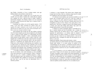 ...

                                     Parte 2 - Da República                                                           XXVI Das Leis Civis

                ram Platão, Aristóteles e Cícero e muitos outros, sem que                       o soberano é o único legislador. Pela mesma razão, ninguém pode
                tenham adotado como profissão o estudo das leis.                                revogar uma lei já feita, a não ser o soberano, porque uma lei só pode
                       E em primeiro lugar é evidente que a lei, em geral, não é um             ser revogada por outra lei que proiba a sua execução.
                conselho, mas uma ordem. E também não é ordem dada por qualquer                       2. O soberano de uma república, quer seja uma assembléia ou um       E não está sujeito às leis
                                                                                                                                                                           civis.
                um a qualquer um, pois é dada por quem se dirige a alguém já                    homem, não se encontra sujeito às leis civis. Como tem o poder de
                anteriormente obrigado a lhe obedecer. Quanto à lei civil, acrescenta           fazer e revogar as leis, pode, quando lhe aprouver, libertar-se dessa
                esta apenas o nome da pessoa que ordena, que é a persona civitatis, a           sujeição, revogando as leis que o estorvam e fazendo outras novas: por     [138]

                pessoa da república. .                                                          conseqüência, já antes era livre. Porque é livre quem pode ser livre
                       Considerado isto, defino a lei civil da seguinte maneira: A LEI          quando quiser. Além disso, a ninguém é possível estar obrigado perante
                CIVIL é para todo súdito constituída por aquelas regras que a                   si mesmo, pois quem pode obrigar pode libertar; logo, quem está
                república lhe impõe, oralmente ou por escrito, ou por outro sinal               obrigado apenas perante si mesmo não está obrigado.
                suficiente da sua vontade, para usar como critério de distinção entre o               3. Quando um costume prolongado adquire a autoridade de lei,
                bem e o mal, isto é, do que é contrário à regra.                                não é a grande duração que lhe dá autoridade, mas a vontade do             o costume não é lei em
                                                                                                                                                                           virtude do tempo, mas apenas
                       Nessa definição não há nada que não seja evidente à primeira             soberano expressa pelo seu silêncio (pois às vezes o silêncio é um         do consentimento do
                vista. Pois não há ninguém que não veja que algumas leis são dirigidas          argumento de aquiescência), e só continua sendo lei enquanto o             soberano.

                a todos os súditos em geral, algumas só a determinadas provincias,              soberano mantiver esse silêncio. Portanto, se o soberano tiver um caso                                    ,   '!
                outras a determinadas ocupações e outras a determinadas pessoas,                de direito que não se baseie na sua vontade presente, e sim nas leis
                sendo portanto leis para aqueles a quem a ordem é dirigi da, e para             anteriormente feitas, a passagem do tempo não trará prejuízo ao seu
                ninguém mais. E também que as leis são as regras do justo e do injusto,         direito, e o caso será
                não havendo nada que seja considerado injusto e não seja contrário a            julgado pela eqüidade. Porque muitas ações injustas, e senten
                alguma lei. E igualmente que ninguém pode fazer leis a não ser o                 ças injustas, passam sem controle durante mais tempo do que qualquer                                     i ~~
                Estado, pois a nossa sujeição é unicamente para com a república; e que           homem pode lembrar. E os nossos juristas só aceitam as leis                                              ~
                as ordens devem ser expressas por sinais suficientes, pois de outro              consuetudinárias que são razoáveis, e consideram necessário abolir os                                    ;    -
                                                                                                                                                                                                          5
                modo ninguém saberia como lhes obedecer. Portanto, tudo o que possa              costumes maléficos, mas a decisão sobre o que é razoável e o que deve
                ser deduzido desta definição como conseqüência necessária deve ser               ser abolido pertence a quem faz a lei, que é a assembléia soberana ou o
                reconhecido como verdadeiro. E dela passo a deduzir o que se segue:              monarca.
                       1. Em todas as repúblicas o legislador é unicamente o soberano,                 4. A lei de natureza e a lei civil contêm-se uma à outra e têm
                seja este um homem, como numa monarquia, ou uma assemBléia,                      igual alcance. Porque as leis de natureza, que consistem na eqüidade,     A lei de natureza e a lei

o soberano      como numa democracia ou numa aristocracia. Porque o legislador é                 na justiça, na gratidão e outras virtudes morais destas dependentes, na   civil contém-se uma
                                                                                                                                                                           à outra.
é legislador:   aquele que faz a lei, e apenas a república prescreve e ordena a                  condição de simples natureza (conforme já disse, no final do capítulo
                observância daquelas regras a que chamamos leis. Portanto a república            XV) não são propriamente leis, mas qualidades que predispõem os
                é o único legislador. Mas a república só é uma pessoa, com capacidade            homens para a paz e a obediência. Só depois de instituída a república
                para fazer seja o que for, por meio do representante (isto é, o                  elas efetivamente se tornam leis, nunca antes, pois passam então a ser
                soberano); portanto                                                              ordens da república, portanto também leis civis, na medida em que é




                                                 226                                                                              227
 