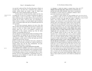 Parte 3 - Da República Cristã                                              XL. Dos Direitos do Reino de Deus


                            ou o que não é a palavra de Deus. Pois Deus falou apenas a Abraão e só                                 da trombeta, e a montanha lançar fumo, ser [251
                                                                                                        e os relãmpagos, e o barulho
                                                                                                                                                                                  ]
                            ele podia saber o que Deus disse e interpretá-lo para a família. E,         afastada e ficar bem longe, disse a Moisés: fala-nos e ouvir-te-emos, mas
                            portanto, também aqueles que ocupam o lugar de Abraão numa                  que Deus não nos fale, senão morreremos. Aqui estava a sua promessa
                            república são os únicos intérpretes daquilo que Deus disse.                 de obediência e foi deste modo que se obrigaram a obedecer a tudo o
                                   O mesmo pacto foi renovado com Isaac e depois com Jacó, mas          que ele lhes transmitisse por ordem de Deus.
Fundamento da autoridade
                            em seguida não o foi mais, até os israelitas se libertarem dos egípcios e          E, apesar de o pacto constituir um reino sacerdotal, isto é, um       Moisés era (abaixo de
de Moisés.
                                                                                                                                                                                     Deus) soberano dos judeus,
                            terem chegado ao sopé do monte Sinai, e então foi renovado por              reino hereditário a Aarão, isso deve ser entendido da sucessão, depois       em todo o seu tempo, embora
                            Moisés (como disse antes, no capítulo XXXV), de tal modo que eles se        de Moisés ter morrido. Pois todo aquele que ordene e estabeleça a            Abraão tivesse o sacerdócio.

                            tornaram dali em diante o Reino de Deus, cujo representante era             politica, como primeiro fundador de uma república (seja ela uma
                            Moisés, durante o seu tempo, e a sucessão daquele cargo foi atribuída a     monarquia, uma aristocracia ou uma democracia) precisa ter poder
                            Aarão e seus herdeiros depois dele, para ser eternamente para Deus um       soberano sobre o povo durante todo o tempo em que o estiver fazendo.
                            reino sacerdotal.                                                           E que Moisés teve esse poder durante toda sua vida está afirmado com
                                   Por meio dessa constituição, adquiriu-se um reino a Deus. Mas        evidência nas Escrituras. Primeiro, no texto há pouco citado, porque o
                            dado que Moisés não tinha autoridade para governar os israelitas como       povo prometeu obediência a ele e não a Aarão. Segundo (Ex 24,1 e 2), E
                            sucessor do direito de Abraão, porque não podia reclamá-lo por              Deus disse a Moisés: Vem até o Senhor, tu e Aarão, Nadabe e Abiú e setenta
                            herança, parece que o povo só era obrigado a encará-lo como                 dos anciãos de Israel. E só Moisés chegará perto do Senhor, mas eles não
                            representante de Deus enquanto acreditava que Deus lhe falava.              chegarão perto, nem o povo subirá com ele. Aí fica claro que Moisés,
                            Portanto, a sua autoridade (apesar do con                                   que foi chamado sozinho até Deus (e não Aarão, nem os outros
                            trato que tinha feito com Deus) dependia ainda só da opinião que tinha      sacerdotes nem os setenta anciãos, nem o povo a quem foi proibido
                            da sua santidade e da realidade das suas conversas com Deus, e da           subir), era o único que representava para os israelitas a pessoa de Deus,
                            verdade dos seus milagres; vindo a mudar essa opinião, deixavam de          isto é, era o seu único soberano sob Deus. E embora depois seja dito
                            estar obrigados a aceitar como lei de Deus tudo aquilo que ele lhes         (versiculo 9): Então subiram Moisés, e Aarão, Nadabe e Abiú, e
                            propunha em nome de Deus. Devemos                                           setenta dos anciãos de Israel, e viram o Deus de Israel, e havia sob os
                           portanto investigar que outro fundamento havia para a obrigação de           seus pés algo que se assemelhava a um pavimento de pedra safira etc.,
                           lhe obedecerem. Com efeito, não podia ser a ordem de Deus que os             contudo isto só foi depois de Moisés ter estado antes com Deus e de ter
                           obrigava, porque Deus não lhes falou imediatamente, mas pela                 trazido para o povo as palavras que Deus lhe dissera. Só ele foi para
                           mediação do próprio Moisés. E o nosso Sal                                    tratar dos negócios do povo; aos outros, como aos nobres do seu
                           vador disse de si próprio: Se eu trouxer testemunho de mim próprio,          séquito, foi admitida como honra uma graça especial, não concedida ao
Jo 5,31.                   o meu testemunho não é verdadeiro; muito menos se Moisés trouxesse           povo, que consistiu (como se vê pelo versículo seguinte) em ver Deus e
                           testemunho de si próprio (especialmente numa reivindicação de poder          viver. Deus não pôs a sua mão sobre eles, viram Deus e comeram e beberam
                           monárquico sobre o povo de Deus) devia o seu testemunho ser aceito.          (isto é, viveram), mas não transmitiram nenhuma ordem dele para o
                           A sua autoridade, portanto, tal como a autoridade de todos os outros         povo. Também é dito em toda a parte O Senhor falou a Moisés, como em
                           príncipes, tem de ter como fundamento o consentimento do povo e a            todas as outras ocasiões de governo; assim também na ordenação das
                           sua promessa de lhe obedecer. E assim foi: pois o povo (Ex                   cerimâ
                           20,18), quando viu os trovões



                                                            396                                                                           397
 