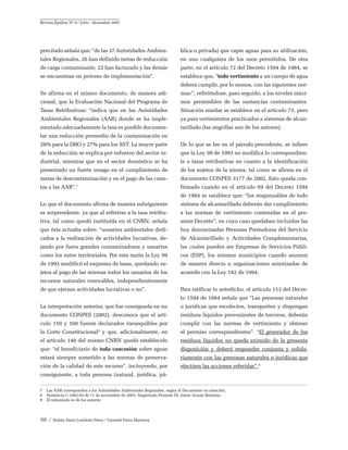 Revista Épsilon Nº 9 / Julio - diciembre 2007




precitado señala que: “de las 37 Autoridades Ambien-                    blica o privada) que capte aguas para su utilización,
tales Regionales, 26 han definido metas de reducción                    en uno cualquiera de los usos permitidos. De otra
de carga contaminante, 22 han facturado y las demás                     parte, en el artículo 72 del Decreto 1594 de 1984, se
se encuentran en proceso de implementación”.                            establece que, “todo vertimiento a un cuerpo de agua
                                                                        deberá cumplir, por lo menos, con las siguientes nor-
Se afirma en el mismo documento, de manera adi-                         mas:”, refiriéndose, paso seguido, a los niveles máxi-
cional, que la Evaluación Nacional del Programa de                      mos permisibles de las sustancias contaminantes.
Tasas Retributivas: “indica que en las Autoridades                      Situación similar se establece en el artículo 73, pero
Ambientales Regionales (AAR) donde se ha imple-                         ya para vertimientos practicados a sistemas de alcan-
mentado adecuadamente la tasa es posible documen-                       tarillado (las negrillas son de los autores).
tar una reducción promedio de la contaminación en
26% para la DBO y 27% para los SST. La mayor parte                      De lo que se lee en el párrafo precedente, se infiere
de la reducción se explica por esfuerzo del sector in-                  que la Ley 99 de 1993 no modifica lo correspondien-
dustrial, mientras que en el sector doméstico se ha                     te a tasas retributivas en cuanto a la identificación
presentado un fuerte rezago en el cumplimiento de                       de los sujetos de la misma, tal como se afirma en el
metas de descontaminación y en el pago de las cuen-                     documento CONPES 3177 de 2002. Esto queda con-
tas a las AAR”.     7
                                                                        firmado cuando en el artículo 69 del Decreto 1594
                                                                        de 1984 se establece que: “los responsables de todo
Lo que el documento afirma de manera subsiguiente                       sistema de alcantarillado deberán dar cumplimiento
es sorprendente, ya que al referirse a la tasa retribu-                 a las normas de vertimiento contenidas en el pre-
tiva, tal como quedó instituida en el CNRN, señala                      sente Decreto”, en cuyo caso quedaban incluidos las
que ésta actuaba sobre: “usuarios ambientales dedi-                     hoy denominadas Personas Prestadoras del Servicio
cados a la realización de actividades lucrativas, de-                   de Alcantarillado y Actividades Complementarias,
jando por fuera grandes contaminadores y usuarios                       las cuales pueden ser Empresas de Servicios Públi-
como los entes territoriales. Por esta razón la Ley 99                  cos (ESP), los mismos municipios cuando asumen
de 1993 modificó el esquema de tasas, quedando su-                      de manera directa u organizaciones autorizadas de
jetos al pago de las mismas todos los usuarios de los                   acuerdo con la Ley 142 de 1994.
recursos naturales renovables, independientemente
de que ejerzan actividades lucrativas o no”.                            Para ratificar lo antedicho, el artículo 113 del Decre-
                                                                        to 1594 de 1984 señala que “Las personas naturales
La interpretación anterior, que fue consignada en un                    o jurídicas que recolecten, transporten y dispongan
documento CONPES (2002), desconoce que el artí-                         residuos líquidos provenientes de terceros, deberán
culo 159 y 160 fueron declarados inexequibles por                       cumplir con las normas de vertimiento y obtener
la Corte Constitucional8 y que, adicionalmente, en                      el permiso correspondientes”. “El generador de los
el artículo 140 del mismo CNRN quedó establecido                        residuos líquidos no queda eximido de la presente
que: “el beneficiario de toda concesión sobre aguas                     disposición y deberá responder conjunta y solida-
estará siempre sometido a las normas de preserva-                       riamente con las personas naturales o jurídicas que
ción de la calidad de este recurso”, incluyendo, por                    efectúen las acciones referidas”.9
consiguiente, a toda persona (natural, jurídica, pú-

7	 Las AAR corresponden a las Autoridades Ambientales Regionales, según el Documento en mención.
8	 Sentencia C-1063-03 de 11 de noviembre de 2003, Magistrado Ponente Dr. Jaime Araujo Rentería.
9	 El subrayado es de los autores.




96 / Rubén Darío Londoño Pérez / Yanneth Parra Martínez
 