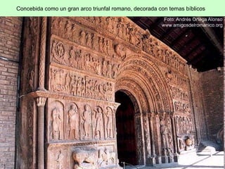 Concebida como un gran arco triunfal romano, decorada con temas bíblicos
 