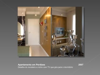 Apartamento em Perdizes  2007 Detalhe do revisteiro e nicho com TV que gira para o dormitório 