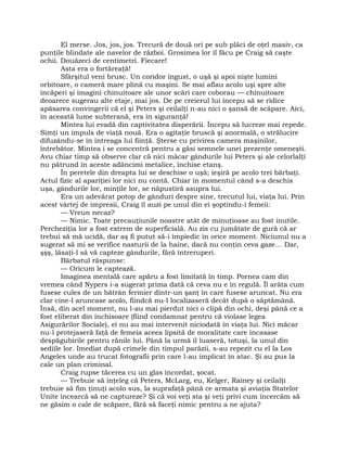 El merse. Jos, jos, jos. Trecură de două ori pe sub plăci de oţel masiv, ca
punţile blindate ale navelor de război. Grosimea lor îl făcu pe Craig să caşte
ochii. Douăzeci de centimetri. Fiecare!
Asta era o fortăreaţă!
Sfârşitul veni brusc. Un coridor îngust, o uşă şi apoi nişte lumini
orbitoare, o cameră mare plină cu maşini. Se mai aflau acolo uşi spre alte
încăperi şi imagini chinuitoare ale unor scări care coborau — chinuitoare
deoarece sugerau alte etaje, mai jos. De pe creierul lui începu să se ridice
apăsarea convingerii că el şi Peters şi ceilalţi n-au nici o şansă de scăpare. Aici,
în această lume subterană, era în siguranţă!
Mintea lui evadă din captivitatea disperării. Începu să lucreze mai repede.
Simţi un impuls de viaţă nouă. Era o agitaţie bruscă şi anormală, o strălucire
difuzându-se în întreaga lui fiinţă. Şterse cu privirea camera maşinilor,
întrebător. Mintea i se concentră pentru a găsi semnele unei prezenţe omeneşti.
Avu chiar timp să observe clar că nici măcar gândurile lui Peters şi ale celorlalţi
nu pătrund în aceste adâncimi metalice, închise etanş.
În peretele din dreapta lui se deschise o uşă; ieşiră pe acolo trei bărbaţi.
Actul fizic al apariţiei lor nici nu contă. Chiar în momentul când s-a deschis
uşa, gândurile lor, minţile lor, se năpustiră asupra lui.
Era un adevărat potop de gânduri despre sine, trecutul lui, viaţa lui. Prin
acest vârtej de impresii, Craig îl auzi pe unul din ei şoptindu-i femeii:
— Vreun necaz?
— Nimic. Toate precauţiunile noastre atât de minuţioase au fost inutile.
Percheziţia lor a fost extrem de superficială. Au zis cu jumătate de gură că ar
trebui să mă ucidă, dar aş fi putut să-i împiedic în orice moment. Niciunul nu a
sugerat să mi se verifice nasturii de la haine, dacă nu conţin ceva gaze… Dar,
şşş, lăsaţi-l să vă capteze gândurile, fără întreruperi.
Bărbatul răspunse:
— Oricum le captează.
Imaginea mentală care apăru a fost limitată în timp. Pornea cam din
vremea când Nypers i-a sugerat prima dată că ceva nu e în regulă. Îl arăta cum
fusese cules de un bătrân fermier dintr-un şanţ în care fusese aruncat. Nu era
clar cine-l aruncase acolo, fiindcă nu-l localizaseră decât după o săptămână.
Însă, din acel moment, nu l-au mai pierdut nici o clipă din ochi, deşi până ce a
fost eliberat din închisoare (fiind condamnat pentru că violase legea
Asigurărilor Sociale), ei nu au mai intervenit niciodată în viaţa lui. Nici măcar
nu-l protejaseră faţă de femeia aceea lipsită de moralitate care încasase
despăgubirile pentru rănile lui. Până la urmă îl luaseră, totuşi, la unul din
sediile lor. Imediat după crimele din timpul parăzii, s-au repezit cu el la Los
Angeles unde au trucat fotografii prin care l-au implicat în atac. Şi au pus la
cale un plan criminal.
Craig rupse tăcerea cu un glas încordat, şocat.
— Trebuie să înţeleg că Peters, McLarg, eu, Kelger, Rainey şi ceilalţi
trebuie să fim ţinuţi acolo sus, la suprafaţă până ce armata şi aviaţia Statelor
Unite încearcă să ne captureze? Şi că voi veţi sta şi veţi privi cum încercăm să
ne găsim o cale de scăpare, fără să faceţi nimic pentru a ne ajuta?
 