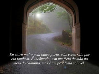 Eu entro muito pela outra porta, e às vezes saio por ela também. É incômodo, tem um freio de mão no meio do caminho, mas é um problema solúvel.  