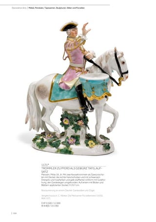 | 104
Decorative Arts | Möbel, Pendulen, Tapisserien, Skulpturen, Silber und Porzellan
1171*
TROMMLER ZU PFERD ALS GEWÜRZ TAFELAUF-
SATZ
Meissen, Mitte 18. Jh. Mit zwei Kesseltrommeln als Gewürzscha-
len mit Deckel, die rechte Hand erhoben und mit schwarzem
Dreispitz und rosefarben und gelb staffierter Uniform mit Goldhö-
hung, den Gardedegen umgebunden. Auf einem mit Blüten und
Blättern applizierten Sockel. H 19,7 cm.
Restaurierung an einem Deckel, Gardesäbel und Zügel.
Vergleichsstück: C. Albiker, Die Meissener Porzellantiere (1935),
Abb. 227.
CHF 9 500 / 11 000
(€ 8 800 / 10 190)
 