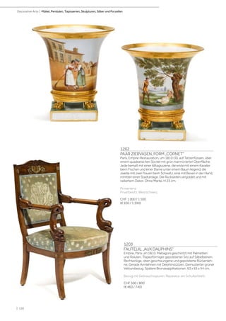 | 120
Decorative Arts | Möbel, Pendulen, Tapisserien, Skulpturen, Silber und Porzellan
1202
PAAR ZIERVASEN, FORM „CORNET”
Paris, Empire-Restauration, um 1810-30. auf Tatzenfüssen, über
einem quadratischen Sockel mit grün marmorierter Oberfläche.
Jede bemalt mit einer Alltagsszene, die erste mit einem Kavalier
beim Fischen und einer Dame unter einem Baum liegend, die
zweite mit zwei Frauen beim Schwatz, eine mit Besen in der Hand,
inmitten einer Stadtanlage. Die Rückseiten vergoldet und mit
radiertem Dekor. Ohne Marke. H 23 cm.
Provenienz:
Privatbesitz, Westschweiz.
CHF 1 000 / 1 500
(€ 930 / 1 390)
1203
FAUTEUIL „AUX DAUPHINS“
Empire, Paris um 1810. Mahagoni geschnitzt mit Palmetten
und Voluten. Trapezförmiger gepolsterter Sitz auf Säbelbeinen.
Rechteckige, oben geschwungene und gepolsterte Rückenleh-
ne. Gerade Armlehnen mit Delphinstützen. Gemusterter grüner
Veloursbezug. Spätere Bronzeapplikationen. 63 x 65 x 94 cm.
Bezug mit Gebrauchsspuren, Reparatur am Schulterbrett.
CHF 500 / 800
(€ 460 / 740)
 