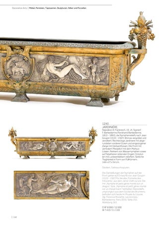 Decorative Arts | Möbel, Pendulen, Tapisserien, Skulpturen, Silber und Porzellan
| 142
1243
JARDINIÈRE
Napoléon III, Frankreich, 19. Jh. Signiert
F. Barbedienne (Ferdinand Barbedienne,
1810 - 1892), die Nymphenreliefs nach Jean
Goujon (1510 - 1567). Bronze vergoldet und
versilbert. Rechteckige Jardiniere mit abge-
rundeten vorderen Ecken und eingezogener
Zarge mit Vierkantfüssen. Die Front mit
zentralem Medaillon mit dem Markus-
Löwen, flankiert von Wassernymphen sowie
auf Fabeltieren reitenden Engeln. Eckstol-
len mit Lorbeerblättern reliefiert. Seitliche
Traghenkel in Form von Füllhörnern.
144 x 27 x 54 cm.
Oxidiert, Gebrauchsspuren.
Die Darstellungen der Nymphen auf der
Front gehen auf Entwürfe von Jean Goujon
(1510 - 1567) für die alte „Fontaine des
Innocents“ aus dem Jahre 1549 zurück. Die
mit „Nymphe et petit génie monté sur un
dragon“ bzw. „Nymphe et petit génie monté
sur un cheval marin“ betitelten Steinreliefs,
ursprünglich aus dem Sockel des Brunnens,
befinden sich heute im Musée du Louvre.
Vgl. Florence Rionette. Les bronzes
Barbedienne. Paris 2016. Seite 232,
Abbildung 183.
CHF 8 000 / 12 000
(€ 7 410 / 11 110)
 