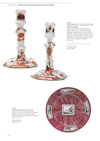 | 34
Decorative Arts | Möbel, Pendulen, Tapisserien, Skulpturen, Silber und Porzellan
1054
ZWEI FAYENCE TISCHLEUCHTER
„IMARI CINESE”
Mailand, Manufaktur Pasquale Rubati,
zweite Hälfte 18. Jh. Profilierter Schaft
auf einem oktagonalen Fuss. Bemalt mit
Scharffeuerfarben in Blau, überdekoriert in
Eisenrot und Goldhöhung im Imari-Stil mit
rankenden Chrysanthemenstauden über
einem Fels auf einem Erdstreifen.
H 18,5 cm.
Beide Schäfte am Ansatz restauriert
CHF 700 / 900
(€ 650 / 830)
1055
KLEINER FAYENCE TELLER
Italien, wohl Nove, um 1800. Mit mangan-
farbenem „faux bois” Dekor und fünf
kleinen Veduten in Kupferstich-Imitation in
Sepia. D 19,7 cm.
CHF 600 / 800
(€ 560 / 740)
 