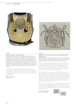 | 216
Decorative Arts | Antike Waffen
1475*
KÜRASS, BRUST UND RÜCKEN
Französisch Mod. 1825/52, 2. Empire, Carabinier, Mannschaft.
Stahl, Brust: mit Mittelgrat, Messingblechbeschlag. Nocken für
die Schulterriemen, im Zentrum Emblem, auf Strahlenkranz aus
Neusilber ein Messingmedaillon mit Adler auf Blitzbündel zwi-
schen Eichen- und Lorbeerzweig. Brust sig. „ Mre Impale de Châtt.
Juin 1860, 2me taille 1ere largeur, No.664“. Rücken: in der Mitte
eingetieft, Messingblechbeschlag, vernietete Verschlusskette auf
Leder, sig. …Châtt. Août 1865, 2me taille 2me largeur No.882“.
H 47 cm.
Die Carabiniers hatten sich bis 1815 vor allem in den napoleo-
nischen Kriegen als schwere Kavallerie ausgezeichnet. Kaiser
Napoleon III. vereinigte 1867 die Carabiniers in einem Regiment
mit 6 Eskadrons zu 145 Mann, die mit Pallaschen (mit schweren
Säbel) kämpften.
CHF 1 000 / 1 500
(€ 930 / 1 390)
1476*
PAAR TELLER AUS DEM SERVICE DE CAMPAGNE
NAPOLÉON
Paris, 1809-1812. Meistermarke des Martin-Guillaume Biennais.
Silber. Graviert mit dem Wappen Napoléons I. Rückseitig mit gra-
vierten Nummern 471 bzw. 483. D 21 cm. Gewicht: 487 gr.
Das Service de Campagne wurde auf den Feldzügen Napoléons
im Reisewagen mitgeführt. Es wurde zwischen 1804 und 1815
vom Hoflieferanten Martin-Guillaume Biennais gefertigt, die er
alle im September 1812 mit gravierten Nummern versah. Das
Inventar aus jenem Jahr erwähnt 594 assiettes à couteaux de
voyage sowie 100 assiette à soupe de voyage.
Der Reisewagen musste nach der Schlacht von Waterloo am
18. Juni 1815 unweit von Genappe stehengelassen werden und
fiel einem preussischen Regiment in die Hände. Der damalige
Befehlshaber der preussischen Truppen, Feldmarschall Gebhard
Leberecht Blücher von Wahlstatt erhielt den Reisewagen mit dem
verbliebenen Inhalt, u.a. auch Teile des Service als Geschenk. (vgl.
Tulard, Jean: Collectif. La Berline de Napoléon: Le mystère du
butin de Waterloo, Paris 2012, S. 270.)
Ein Teller aus demselben Service ist heute Bestand des Château
de Fontainebleau, Musée Napoléon Ier, Inv. Nr. 70 (seit 1979).
Identische oder vergleichbare Teller aus dem Service de Campag-
ne wurden verschiedentlich erfolgreich in europäischen Auktions-
häusern verkauft.
CHF 20 000 / 30 000
(€ 18 520 / 27 780)
 