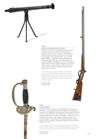 | 219
1480
PERKUSSIONSDOPPELFLINTE
Deutsch, um 1825/30, Jagdwaffe, Teutenberg, Werl.
Rundläufe (L 85,4 cm), Kal. 16 mm, Bandbläung
berieben, Mittelschiene mit Perlkorn. Rückliegende
Kettenschlösser, Hahnen mit Schraubvorrichtung
für Zündpillen, Schlossplatten flach, sig. „TEUTEN-
BERG A WERL“. Laufangel, Schloss mit graviertem
Blattrankendekor. Eisengarnitur, Kolbenkappe, drei
Ladestockpfeifen, Abzugbügel aus Horn. Nussbaum-
halbschaft beschnitzt, Kolben mit Backe und Schuber,
Dekor: Hirsch und Hirschkühe im Wald, florale Orna-
mente. Silbermedaillon mit Besitzerwappen unter
Adelskrone. L 125,6 cm.
Ausserordentlich seltene frühe Perkussionswaffe
aus der seit 1816 zu Preussen gehörenden Stadt
Werl (Nordrhein-Westfalen). Arbeit des bisher nicht
bekannten Büchsenmachers Teutenberg. Das Stan-
dardwerk von E. Heer erwähnt keine in Werl aktiven
Büchsenmacher.
CHF 500 / 800
(€ 460 / 740)
1481
GALADEGEN
Französisch, Paris um 1815/19. Silbergefäss, Knaufkappe mit
Akanthus- und Lorbeerblätterdekor, Griffbügel terzseitig mit Or-
namenten, im Mittelteil eine Rosette, der Parierstangenarm endet
in einem Tierkopf, Marken: Paris 1809/1819. Stichblatt stark ort-
wärts gebogen, Dekor: im Zentrum Medaillon „Herkules im Kampf
mit dem nemäischen Löwen“ zwischen Fahnen Eichen- und
Lorbeerzweigen. Vierkantiger Ebenholzgriff, gewaffelt. Dreikant-
klinge (L 85,5 cm), gebläut, vergoldeter Ätzdekor, etwas berieben,
Signatur. L 97,6 cm.
Als erste seiner zwölf Taten erwürgte Herakles den nemäischen
Löwen. Möglicherweise nimmt der Stichblattdekor aus den ersten
Jahren der Restauration damit Bezug auf das Ende Napoleons.
CHF 400 / 700
(€ 370 / 650)
 