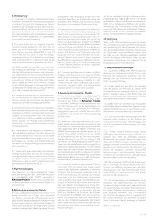 | 113
6. Versteigerung
6.1 Koller kann ein Objekt unterhalb des mit dem
Einlieferer vereinbarten Mindestverkaufspreises
zum Ausruf bringen. Die Abgabe eines Gebots
anlässlich der Versteigerung bedeutet eine ver-
bindliche Offerte. Der Bieter bleibt an sein Gebot
gebunden, bis dieses entweder überboten oder
von Koller abgelehnt wird. Doppelgebote werden
sofort nochmals aufgerufen; in Zweifelsfällen
entscheidet die Auktionsleitung. 
6.2 Es steht Koller frei, ein Angebot ohne be-
sondere Gründe abzulehnen oder aber, falls ein
Bieter die Voraussetzungen zur Teilnahme an
einer Auktion gemäss obiger Ziffer 5.2 bis 5.4
nicht erfüllt. Ebenso steht es Koller frei, Steige-
rungsgegenstände ohne Verkauf zuzuschlagen
oder zurückzunehmen, selbst wenn dies für die
Auktionsteilnehmer nicht erkennbar sein sollte. 
6.3 Koller behält sich das Recht vor, Nummern
des Katalogs zu vereinigen, zu trennen, ausser-
halb der Reihenfolge anzubieten oder wegzulas-
sen. Koller behält sich vor, einen Zuschlag bei Vor-
liegen besonderer Umstände nur unter Vorbehalt
vorzunehmen. Erfolgt der Zuschlag unter Vorbe-
halt, so bleibt der Bieter noch während 14 Tagen
anseinGebotgebunden.Erwirdwiederfrei,wenn
die Erklärung von Koller, der Zuschlag sei definitiv,
nicht innert dieser Frist bei ihm eintrifft. 
6.4 Steigerungsangebote von Kaufinteressen-
ten, die der Auktion nicht persönlich beiwohnen
können, werden bis 48 Stunden vor Beginn der
Steigerung schriftlich entgegengenommen. 
6.5 Interessenten können telefonisch mitbieten,
wenn sie dies mindestens 48 Stunden vor Aukti-
onsbeginn schriftlich vorangemeldet haben. Auf
Objekte mit Schätzpreisen unter CHF 500 kann
nicht telefonisch geboten werden und Interes-
senten werden um Abgabe eines schriftlichen
Gebots bzw. um persönliches Mitbieten im Auk-
tionssaal gebeten. 
6.6 Interessenten, die ihr Gebot im Rahmen ei-
ner Live-Auktion abgeben möchten, können an
der Auktion teilnehmen, nachdem sie von Koller
aufgrund eines Registrierungsgesuchs zur Auk-
tion zugelassen worden sind. Koller behält sich
das Recht vor, Registrierungsgesuche ohne wei-
teres abzulehnen. 
6.7 Koller lehnt jede Haftung für nicht berück-
sichtigte Gebote aller Art sowie für nicht berück-
sichtigte Anmeldungen für telefonisches Mitbie-
tenab.FürtelefonischeMitbieterundschriftliche
Auftraggeber gilt bezüglich Legitimierung und
Bonitätsnachweis ebenfalls Ziff. 5.
7. Eigentumsübergang
Das Eigentum an einem ersteigerten Objekt
geht auf den Käufer über, sobald der Kaufpreis
und das Aufgeld (inkl. MWST) vollständig in
Schweizer Franken bezahlt sind und Koller die-
se Zahlungen dem entsprechenden Objekt zu-
geordnet hat.
8. Abholung der ersteigerten Objekte
8.1 Die ersteigerten Gegenstände müssen vom
Käufer innerhalb von 7 Tagen nach Abschluss
der Auktion während der Öffnungszeiten auf ei-
gene Kosten abgeholt werden. Erfüllungsort des
Kaufvertrages zwischen Käufer und Einlieferer ist
mithin der Geschäftssitz von Koller. Wenn die Zeit
es erlaubt, werden die Objekte nach jeder Sitzung
ausgegeben. Die Herausgabe erfolgt nach voll-
ständiger Bezahlung des Kaufpreises sowie des
Aufgeldes (inkl. MWST) und Zuordnung dieses
Betrages zum ersteigerten Objekt durch Koller.
8.2 Während der vorgenannten Frist haftet Kol-
ler für Verlust, Diebstahl, Beschädigung oder
Zerstörung zugeschlagener und bezahlter Ob-
jekte, jedoch nur bei grobfahrlässiger oder vor-
sätzlicher Handlung durch Koller und nur bis zur
Höhe von Zuschlagspreis, Aufgeld und MWST.
Nach Ablauf dieser Frist haftet Koller nicht mehr
und es ist Sache des Käufers, für eine angemes-
sene Versicherung des ersteigerten Objekts zu
sorgen. Für Rahmen und Glas kann keine Haf-
tung übernommen werden. Werden die erstei-
gerten Objekte nicht innert 7 Tagen abgeholt,
lagert Koller diese wahlweise auf Kosten und Ge-
fahr des Käufers bei einer Firma ihrer Wahl oder
in ihren eigenen Räumen zu einem Tagessatz
von CHF 10 pro Objekt ein. 
8.3 Transportaufträge nimmt Koller schriftlich
entgegen. Die Transportkosten trägt der Käufer.
Ohne anders lautende schriftliche Abmachung
werden die zugeschlagenen Objekte für den
Transport durch Koller auf Kosten des Käufers
versichert. Verglaste Bilder und zerbrechliche
Objekte werden von Koller nicht versandt.
9. Bezahlung der ersteigerten Objekte
9.1 Die Rechnung aufgrund eines Zuschlags für
ein ersteigertes Objekt ist innert 7 Tagen nach
Abschluss der Auktion in Schweizer Franken
zu bezahlen. Zahlungen mittels Kreditkarte sind
nur nach Rücksprache mit der Buchhaltung von
Koller möglich und unterliegen einer Bearbei-
tungsgebühr zwischen 2 und 4%, die vom Käufer
zu bezahlen ist und auf den Rechnungsbetrag
erhoben wird.
9.2 Koller kann Zahlungen des Käufers auch ent-
gegen dessen anderslautenden Instruktionen auf
jedebeliebigeSchulddesKäufersgegenüberKoller
oder gegenüber dem Einlieferer anrechnen und
allfällige Forderungen des Käufers gegen sie mit
eigenen Ansprüchen verrechnen. Ist der Käufer
im Zahlungsverzug, wird auf den Rechnungsbe-
trag ein Verzugszins von 10% p.a. erhoben. Falls
der Käufer den Rechnungsbetrag nicht innert 7
TagennachderbetreffendenAuktionbegleicht,ist
Koller ohne weitere Rücksprache mit dem Käufer
berechtigt, den geschuldeten Rechnungsbetrag
der Kreditkarte des Käufers zu belasten. In solchen
Fällen wird auf den Rechnungsbetrag sodann eine
Bearbeitungsgebühr zwischen 2 und 4% erhoben,
dieebenfallsderKreditkartebelastetwird.
9.3 Leistet der Käufer die geschuldete Zahlung
nicht oder nicht rechtzeitig, kann Koller zudem
namens des Einlieferers wahlweise (i) weiterhin
Erfüllung des Kaufvertrags verlangen oder (ii)
ohne Fristansetzung auf Leistung des Käufers
verzichten und vom Kaufvertrag zurücktreten
oder Schadenersatz wegen Nichterfüllung ver-
langen; im letzteren Fall ist Koller auch berech-
tigt, das Objekt ohne Beachtung eines Min-
destverkaufspreises entweder freihändig oder
anlässlich einer Auktion zu verkaufen und den
Erlös zur Reduktion der Schulden des Käufers
zu verwenden. Ein allfälliger über dem ursprüng-
lichen Zuschlagspreis liegender Verkaufspreis
wird an den Einlieferer ausbezahlt. Der Käufer
haftet Koller und dem Einlieferer für allen aus der
Nichtzahlung bzw. Zahlungsverspätung entste-
henden Schaden. 
9.4 BiszurvollständigenBezahlungallergeschulde-
tenBeträgebehältKolleranallensichinihremBesitz
befindlichen Objekten des Käufers ein Pfandrecht.
Koller ist zur betreibungsrechtlichen oder privaten
Verwertung (inkl. Selbsteintritt) solcher Pfänder
berechtigt. Die Einrede der vorgängigen Pfandver-
wertung nach Art. 41 des Schweizer Schuldbetrei-
bungs-undKonkursrechtsistausgeschlossen.
10. Vertretung
Jeder Käufer haftet persönlich aus dem ihm erteil-
ten Zuschlag und aus dem durch ihn eingegange-
nen Kaufvertrag mit dem Einlieferer. Von Perso-
nen, die als Stellvertreter in fremdem Namen oder
als Organ einer juristischen Person bieten, kann
der Nachweis der Vertretungsbefugnis verlangt
werden. Ein solcher Stellvertreter haftet mit dem
Vertretenen unbeschränkt und solidarisch für die
ErfüllungsämtlicherVerbindlichkeiten.
11. Verschiedene Bestimmungen
11.1 Die Auktion erfolgt unter Mitwirkung eines
Beamten des Stadtammannamtes Zürich. Jede
Haftung des anwesenden Beamten, der Ge-
meinde oder des Staates für Handlungen von
Koller ist ausgeschlossen. 
11.2 Koller behält sich das Recht vor, einzelne
oder alle Rechte und Pflichten aus diesen AGB
an einen Dritten zu übertragen oder durch einen
Dritten ausüben zu lassen. Der Bieter resp. der
Käufer ist nicht berechtigt, Rechte und Pflichten
aus diesen AGB Dritten zu übertragen.
11.3 Koller behält sich das Recht vor, Fotografien
und Abbildungen von verkauften Objekten in den
eigenen Publikationen und in den Medien zu ver-
öffentlichen und damit Werbung zu betreiben. 
11.4 Die vorstehenden Bedingungen sind Be-
standteil jedes einzelnen an der Auktion ge-
schlossenen Kaufvertrags. Abänderungen sind
nur mit schriftlichem Einverständnis von Koller
verbindlich. 
11.5 Sollten einzelne Bestimmungen dieser
AGB ganz oder teilweise nichtig und/oder un-
wirksam sein, bleibt die Gültigkeit und/oder
Wirksamkeit der übrigen Bestimmungen oder
Teile solcher Bestimmungen unberührt. Die un-
gültigen und/oder unwirksamen Bestimmungen
werden durch solche ersetzt, die dem Sinn und
Zweck der ungültigen und/oder unwirksamen
Bestimmungen in rechtswirksamer Weise wirt-
schaftlich am nächsten kommt. Das gleiche gilt
bei eventuellen Lücken der Regelung.
11.6 Die vorliegenden AGB und alle Änderungen
daran unterliegen Schweizer Recht, unter Aus-
schluss von allfälligen Verweisungen des Bun-
desgesetztes über das Internationale Privat-
recht (IPRG) und unter Ausschluss des Wiener
Kaufrechts (UN-Kaufrechts). 
11.7 Für die Beurteilung von Streitigkeiten (unter
Einschluss der Geltendmachung von Verrech-
nungen und Gegenforderungen), welche aus oder
im Zusammenhang mit diesen AGB (einschliess-
lich deren Gültigkeit, Rechtswirkung, Auslegung
oder Erfüllung) entstehen, sind ausschliesslich
die Gerichte des Kantons Zürich zuständig. Kol-
ler ist aber berechtigt, ein Verfahren vor jedem
sonst zuständigen Gericht anhängig zu machen.
Zürich, 1. Juli 2018
 