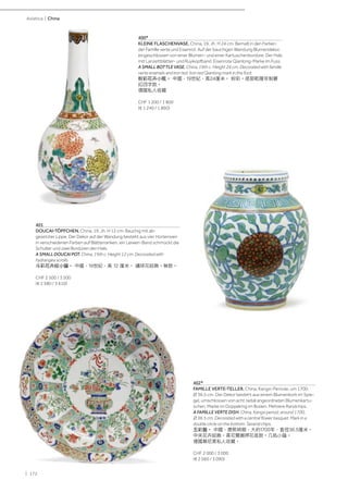 | 172
Asiatica | China
400*
KLEINE FLASCHENVASE. China, 19. Jh. H 24 cm. Bemalt in den Farben
der Famille verte und Eisenrot. Auf der bauchigen Wandung Blumendekor,
eingeschlossen von einer Blumen- und einer Kartuschenbordüre. Der Hals
mit Lanzettblätter- und Ruyikopfband. Eisenrote Qianlong-Marke im Fuss.
A SMALL BOTTLE VASE. China, 19th c. Height 24 cm. Decorated with famille
verte enamels and iron red. Iron red Qianlong mark in the foot.
粉彩花卉小瓶。 中國，19世紀，高24厘米。 粉彩。底部乾隆年制礬
紅四字款。
德國私人收藏
CHF 1 200 / 1 800
(€ 1 240 / 1 860)
401
DOUCAI-TÖPFCHEN. China, 19. Jh. H 12 cm. Bauchig mit ab-
gesetzter Lippe. Der Dekor auf der Wandung besteht aus vier Hortensien
in verschiedenen Farben auf Blätterranken, ein Leiwen-Band schmückt die
Schulter und zwei Bordüren den Hals.
A SMALL DOUCAI POT. China, 19th c. Height 12 cm. Decorated with
hydrangea scrolls.
斗彩花卉紋小罐。 中國，19世紀，高 12 厘米。 繡球花紋飾。無款。
CHF 2 500 / 3 500
(€ 2 580 / 3 610)
402*
FAMILLE VERTE-TELLER. China, Kangxi-Periode, um 1700,
Ø 36,5 cm. Der Dekor besteht aus einem Blumenkorb im Spie-
gel, umschlossen von acht radial angeordneten Blumenkartu-
schen. Marke im Doppelring im Boden. Mehrere Randchips.
A FAMILLE VERTE DISH. China, Kangxi period, around 1700,
Ø 36.5 cm. Decorated with a central flower basquet. Mark in a
double circle on the bottom. Several chips.
五彩盤。 中國，康熙時期，大約1700年，直徑36.5厘米。
中央花卉紋飾。青花雙圈押花底款。几処小磕。
德國慕尼黑私人收藏。
CHF 2 000 / 3 000
(€ 2 060 / 3 090)
 