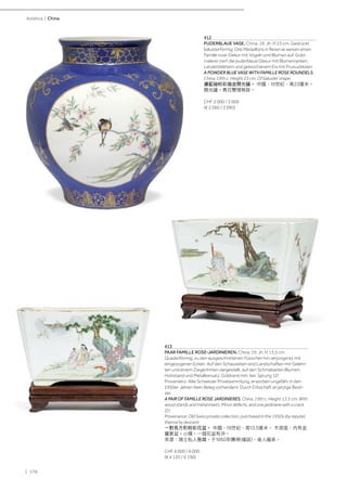 | 178
Asiatica | China
412
PUDERBLAUE VASE. China, 19. Jh. H 23 cm. Gedrückt
balusterförmig. Drei Medaillons in Reserve weisen einen
Famille rose-Dekor mit Vögeln und Blumen auf. Gold-
malerei ziert die puderblaue Glasur mit Blumenranken,
Lanzettblättern und gebrochenem Eis mit Prunusblüten.
A POWDER BLUE VASE WITH FAMILLE ROSE ROUNDELS.
China, 19th c. Height 23 cm. Of baluster shape.
灑藍釉粉彩描金開光罐。 中國，19世紀，高23厘米。
開光罐。青花雙環無款。
CHF 2 000 / 3 000
(€ 2 060 / 3 090)
413
PAAR FAMILLE ROSE-JARDINIEREN. China, 19. Jh. H 13,5 cm.
Quaderförmig, zu den ausgeschnittenen Füsschen hin verjüngend, mit
eingezogenen Ecken. Auf den Schauseiten sind Landschaften mit Gelehr-
ten und einem Ziegenhirten dargestellt, auf den Schmalseiten Blumen.
Holzstand und Metalleinsatz. Goldrand min. ber. Sprung. (2)
Provenienz: Alte Schweizer Privatsammlung, erworben ungefähr in den
1950er Jahren (kein Beleg vorhanden). Durch Erbschaft an jetzige Besit-
zer.
A PAIR OF FAMILLE ROSE JARDINIERES. China, 19th c. Height 13.5 cm. With
wood stands and metal insets. Minor defects, and one jardiniere with a crack.
(2)
Provenance: Old Swiss private collection, purchased in the 1950s (by repute),
thence by descent.
一對長方形粉彩花盆。 中國，19世紀，高13.5厘米。 木底座，内有金
屬套盆。小傷。一個花盆有冲。
來源：瑞士私人舊藏。于1950年購得(據説)，後人繼承。
CHF 4 000 / 6 000
(€ 4 120 / 6 190)
 