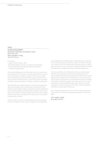 3410
ULRICH RÜCKRIEM
(Düsseldorf 1938–lebt und arbeitet in Irland)
Ohne Titel. 1977.
Stein, gespalten, 4-teilig.
133 × 37 × 37 cm.
Provenienz:
- Galerie Tschudi Glarus. 1990.
- Bei obiger Galerie erworben, Privatsammlung Schweiz.
- Durch Erbschaft an den heutigen Besitzer, ebenfalls
Privatsammlung Schweiz.
Der deutsche Bildhauer Ulrich Rückriem hat sich in seinem plas-
tischen Werk dem Prinzip der „formbildenden Teilung“ verschrie-
ben. Das bedeutet, er wählt im Steinbruch Steine aus, spaltet
diese mit klassischen Steinmetz-Werkzeugen und setzt die so
entstandenen Einzelteile wieder zusammen. Er fasst den Ablauf
wie folgt zusammen: spalten, schneiden, schleifen und polieren.
Seine Eingriffe sind vergleichsweise minimal, denn als gelernter
Steinmetz verfügt er über ein profundes Verständnis für das
Material, dessen Eigenschaften und geologische Beschaffenheit.
Fast wie Zeichnungen erscheinen die Bruchstellen auf der Ober-
fläche der Skulpturen. Sie beschreiben eindrücklich den Umgang
mit dem Stein und sind Zeugen der Ereignisse, die zum jetzigen
Zustand geführt haben.
Rückriem geht es nicht um die Schaffung einer neuen Skulptur,
sondern er arbeitet mit dem Stein und lässt ihm die Möglichkeit
auf die Behandlung mit Werkzeugen „selbstständig zu reagieren“.
Für den Künstler besitzen Steine eine autonome Kraft, die wiede-
rum mit den von ihm hervorgerufenen Veränderungen im Gleich-
gewicht stehen müssen. Trotz der Schwere des Materials strahlen
seine Werke eine unglaubliche Ruhe- und Mühelosigkeit aus.
Auf den ersten Blick scheint Rückriems Oeuvre eindeutig dem
Minimalismus zugehörig. Tatsächlich aber bewegt es sich im
Spannungsfeld zwischen der amerikanischen Minimal Art und der
expressiven, europäischen Kunsttradition des 20. Jahrhunderts.
Die eine gibt sich distanziert und die Urheberschaft des Künstlers
wird fast bzw. vollständig negiert. Die andere zeichnet sich durch
die physische Auseinandersetzung mit dem Stein aus und die
Assoziation mit dem archaischen Primitiven schafft eine gesell-
schaftliche und kulturelle Verbindung.
Die vorliegende Skulptur aus dem Jahr 1977 vereint all diese Ele-
mente und ist somit ein herausragendes Beispiel für Rückriems
Werk.
CHF 15 000 / 25 000
(€ 15 460 / 25 770)
| 12
PostWar  Contemporary
 