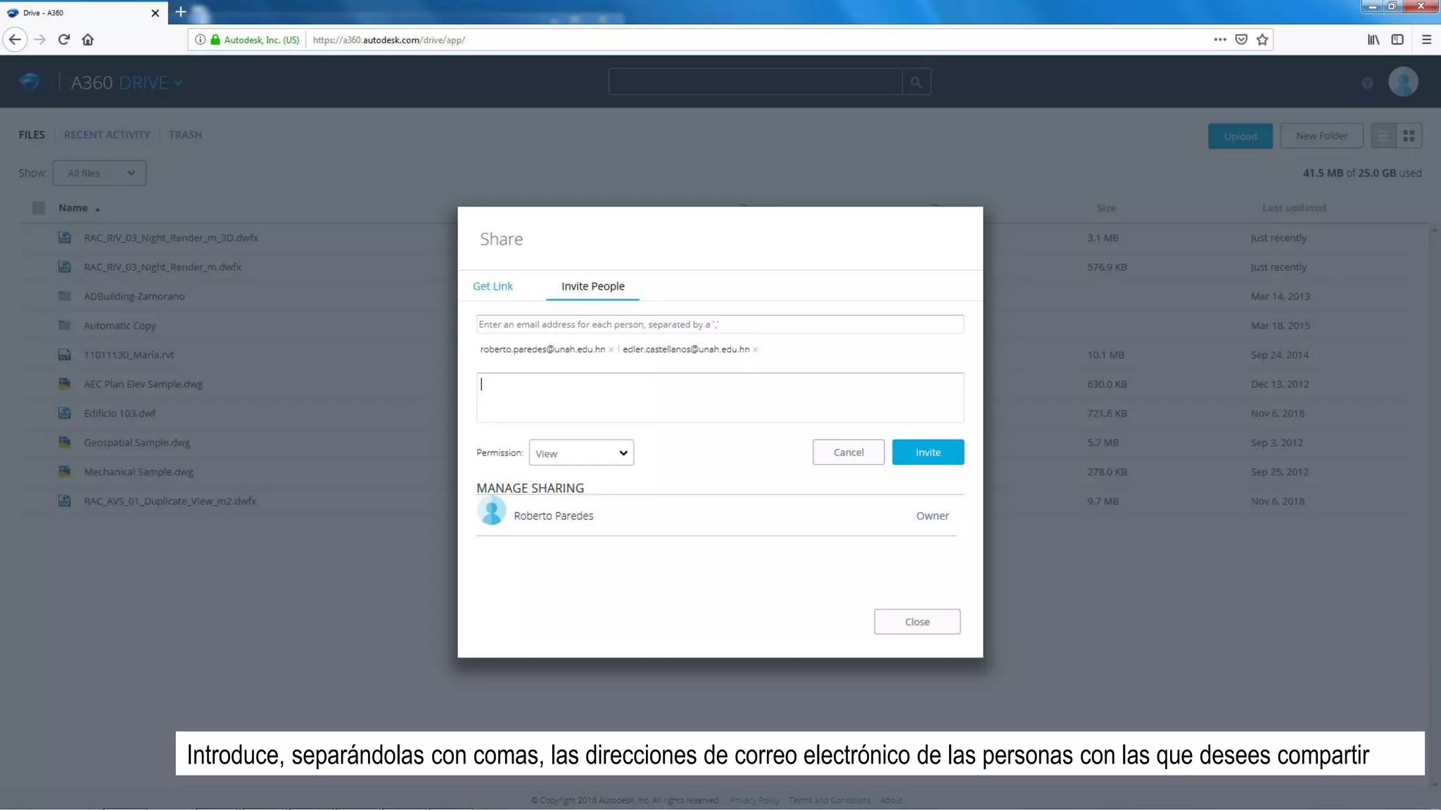 Introduce, separándolas con comas, las direcciones de correo electrónico de las personas con las que desees compartir
 