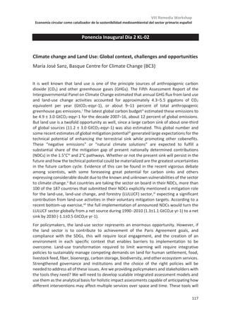 VIII Remedia Workshop
Economía circular como catalizador de la sostenibilidad medioambiental del sector primario español
113
Empleo de biofertilizantes para la producción intensiva sostenible de
espinacas: Rendimiento y capacidad de mitigación de gases GEI
Alberto Vico1
, José Antonio Sáez1
, María Dolores Pérez-Murcia1
, Juan
Martínez-Tomé2
, Javier Andreu3
, Enrique Agulló1
, Encarnación Martínez-
Sabater1
, María Ángeles Bustamante1
, Raul Moral1
1Dpto. Agroquímica y Medio Ambiente, Univ. Miguel Hernández, EPS-Orihuela, Ctra.
Beniel Km 3,2, 03312-Orihuela (Alicante)
2Dpto. Producción Vegetal y Microbiología, Univ. Miguel Hernández, EPS-Orihuela, Ctra.
Beniel Km 3,2, 03312-Orihuela (Alicante)
3Dpto. Ingeniería, Univ. Miguel Hernández, EPS-Orihuela, Ctra. Beniel Km 3,2, 03312-
Orihuela (Alicante)
La agricultura intensiva ocupa más de 280.000 ha en el sureste español, destacando la
Región de Murcia como principal productor de hortalizas de hoja (lechuga y espinaca 379
Kton y 4,5Kton respectivamente). En estos agrosistemas mediterráneos intensivos se dan
condiciones de humedad del suelo y aportes de N que generan condiciones críticas que
favorecen la emisión de gases GEI. En este entorno, el uso de biofertilizantes de matriz
orgánica como los composts representa no solo una oportunidad de gestión de residuos
orgánicos, sino también como una opción de mitigación significativa en cuanto al
favorecimiento del secuestro de C en el medio edáfico y de liberación secuencial de N. En
este sentido, el último informe del IPCC (2019), considera el manejo de los residuos
orgánicos y la adición de materia orgánica exógena como las dos prácticas con mayor
potencial de mitigación de GEI y cambio climático.
En este trabajo se ha estudiado el impacto de diferentes fertilizantes sobre el secuestro de
carbono y la emisión de los gases GEI, en un escenario hortícola intensivo de Espinaca
(Spinacia oleracia). Para ello, se han empleado 5 tratamientos fertilizantes (estiércol de
vaca, compost avanzado con aditivo funcional, compost avanzado, fertilizante mineral NPK
15-15-15 y fertilizante nitrogenado 21% con inhibidor de la nitrificación DMPP), usando un
tratamiento control sin fertilización. Todos los tratamientos se aplicaron como abonado de
fondo (150 kg N/ha) en los primeros 10 cm de suelo por triplicado en subparcelas (5,9 m2)
distribuidas al azar. El sistema se irrigó mediante goteo subsuperficial. Se realizaron 11
muestreos de gases GEIs (a los 0, 3, 7, 14, 24, 31, 38, 53, 59, 73 y 80 días de cultivo) usando
cámaras estáticas cerradas mediante la técnica “gas Pooling”, determinando los gases en
un cromatógrafo iónico de gases Agilent. La duración del cultivo de ciclo corto fue de 80
días, momento en el que se procedió a la cosecha de la biomasa vegetal. Los rendimientos
obtenidos en el cultivo (3,9-4,6 kg/m2 m.f.) muestran diferencias entre los fertilizantes
inorgánicos y los biofertilizantes empleados. La fertilización orgánica avanzada muestra un
efecto positivo sobre el mantenimiento y la restauración del carbono edáfico del suelo
gracias a su dinámica de secuestro de C. Los resultados obtenidos muestran un efecto
diferencial de las estrategias de fertilización sobre las emisiones de CO2, CH4 y
especialmente N2O.
 