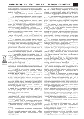 13DIÁRIOOFICIALDOESTADO SÉRIE3 ANOVIII Nº101 FORTALEZA,01DEJUNHODE2016
na rede estadual quanto municipal, em regime de colaboração, espaços
adequados e condições de funcionamento nas escolas e fomentando a
sua articulação orgânica com os conselhos escolares, por meio das
respectivas representações;
19.5. apoiar tecnicamente os municípios que manifestem
interesse em constituírem sistemas próprios;
19.6. fomentar a instituição dos sistemas municipais, atribuindo
aos Conselhos Municipais de Educação funções normativas, consultivas,
deliberativas, fiscalizadoras e mobilizadoras;
19.7. garantir programas de formação de conselheiros e equipes
técnicas, assegurando-se condições de funcionamento e autonomia;
19.8. estimular a constituição e o fortalecimento de conselhos
escolares como instrumentos de participação e fiscalização na gestão
escolar, inclusive por meio de programas de formação de conselheiros,
assegurando-se condições de funcionamento e autonomia;
19.9. estimular e assegurar a participação e a consulta de
profissionais da educação, alunos e seus familiares na formulação dos
projetos político-pedagógicos, currículos escolares, planos de gestão
escolar e regimentos escolares;
19.10. garantir e ampliar a autonomia pedagógica, administrativa
e de gestão financeira (no que se refere aos processos burocráticos a fim
de acelerar a aquisição de bens e serviços) nos estabelecimentos de
ensino;
19.11. implementar, em até 2 (dois) anos, programas específicos
de formação continuada, inclusive lato e stricto sensu, para diretores,
gestores escolares e equipes técnicas de acompanhamento às escolas,
em colaboração com os municípios que aderirem aos programas;
19.12. criar mecanismos para a seleção pública e unificada das
equipes técnicas dos órgãos regionais de educação, no âmbito da rede
estadual, garantindo transparência no processo e critérios de mérito e de
desempenho para o acesso;
19.13. fortalecer e ampliar projetos, como o Professor Diretor
de Turma, como instrumento de gestão democrática, nas escolas públicas
estaduais e incentivar e apoiar as escolas da rede municipal que aderirem;
19.14. estimular a participação da comunidade escolar e da
sociedade civil na elaboração, apropriação, divulgação, acompanhamento
e avaliação do PEE;
19.15. promover práticas de gestão democráticas, protagonismo
estudantil, aprendizagem cooperativa, cultura de paz e estímulo ao
planejamento participativo, envolvendo o estudante como ator do
processo educativo e gestão escolar;
19.16. promover formação continuada de professores e demais
profissionais da escola nos princípios da gestão democrática e na
especificidade de suas funções alinhando concepções, procedimentos e
respeitando diferenças;
19.17. apoiar, por meio do Conselho Estadual de Educação, os
municípios que manifestem interesse em constituírem Conselhos
Municipais de Educação, como instrumento de participação e
normatização da gestão educacional;
19.18. apoiar, por meio do Conselho Estadual de Educação, os
municípios que manifestem interesse em instituírem sistemas municipais,
de forma a atribuir aos Conselhos Municipais de Educação funções
normativas, consultivas, deliberativas, fiscalizadoras e mobilizadoras;
19.19. oferecer apoio técnico aos municípios, na elaboração e
aprovação de legislação específica, respeitando-se a legislação nacional,
para fins de regulamentação da seleção e nomeação de diretores e diretoras
de escola, a partir de critérios técnicos de mérito e desempenho e da
participação da comunidade escolar.
Meta 20: Colaborar para a ampliação do investimento público
em Educação pública de forma a atingir, no mínimo, o patamar de 7%
(sete por cento) do Produto Interno Bruto – PIB, do País até o 5º
(quinto) ano de vigência desta Lei e, no mínimo, o equivalente a 10%
(dez por cento) do PIB ao final do decênio.
Estratégias:
20.1. o cumprimento das metas deste Plano Estadual de
Educação é vinculado à manutenção da progressiva elevação dos
percentuais constitucionais estaduais para a educação e ao aumento da
transferência de recursos da união;
20.2. garantir fontes de financiamento permanentes e
sustentáveis para todos os níveis, etapas e modalidades da educação
básica, observando-se as políticas de colaboração entre os entes federados,
e a capacidade de atendimento e do esforço fiscal de cada ente federado,
com vistas a atender suas demandas educacionais à luz do custo aluno
qualidade;
20.3. definir e aperfeiçoar os mecanismos de controle social e
de planejamento, execução e acompanhamento de receitas e despesas
envolvendo a Secretaria da Educação e de Ciência, Tecnologia e Educação
Superior do Ceará, bem como garantir a efetividade e impactos de seus
projetos e programas;
20.4. estabelecer, garantir e efetivar a articulação entre as metas
deste Plano e os demais instrumentos orçamentários da União, do Estado
e dos municípios, os Planos Municipais de Educação, os Planos de Ações
Articuladas e os respectivos Planos Plurianuais - PPA, Lei de Diretrizes
Orçamentárias – LDO, e Lei Orçamentária Anual - LOA, em todos os
níveis, etapas e modalidades de ensino;
20.5. criar, em conformidade com a regulamentação do Sistema
Nacional de Educação em lei federal, lei estadual para regulamentar o
regime de colaboração entre o Estado e municípios, com critérios claros
de apoio e suplementação, levando em consideração as especificidades
de cada município, suas capacidades técnicas, de atendimento e do esforço
fiscal;
20.6. desenvolver, por meio do Instituto de Pesquisa Econômica
e Estratégia do Ceará - IPECE, estudos e acompanhamento regular dos
investimentos e custo por aluno da educação básica e superior pública,
em todas as suas etapas e modalidades;
20.7. aprimorar e estimular a garantia do acesso às informações
nos portais de transparência no Estado e municípios, objetivando a
assimilação das informações de aplicação dos recursos pelos governos;
20.8. analisar o custo efetivo atual do aluno da rede estadual em
suas diversas etapas e modalidades, com o objetivo de estimar o impacto
de adequação do custo aluno atual para o valor do Custo Aluno Qualidade
- CAQ;
20.9. definir critérios para distribuição dos recursos adicionais
dirigidos à educação ao longo do decênio, que considerem a equalização
das oportunidades educacionais, a vulnerabilidade socioeconômica e o
compromisso técnico da gestão do sistema de ensino;
20.10. garantir, em regime de colaboração, o financiamento do
transporte escolar de qualidade, aprimorando os mecanismos de repasse
e cooperação entre as redes, levando em consideração a quantidade de
matrículas, as características geográficas e demográficas dos municípios;
20.11. garantir, por meio de parcerias, através da Secretaria da
Educação – SEDUC, a transferência de recursos para Escolas Família
Agrícola para viabilizar a formação de jovens do campo pela oferta de
cursos técnicos integrados ao Ensino Médio, com habilitação em
agropecuária;
20.12. realizar, de 2 (dois) em 2 (dois) anos, após a sua
aprovação, o monitoramento deste PEE com a participação das
organizações da sociedade civil, Fórum Estadual de Educação e Conselho
Estadual de Educação, com o objetivo de garantir as necessárias
adequações ou atualizações para sua implementação;
20.13. nos prazos e parâmetros estabelecidos na legislação federal,
o Estado do Ceará implementará o Custo Aluno-Qualidade inicial –
CAQi, referenciado no conjunto de padrões mínimos estabelecidos na
legislação educacional e cujo financiamento será calculado com base nos
respectivos insumos indispensáveis ao processo de ensino-aprendizagem
e será, progressivamente, reajustado até a implementação plena do
Custo Aluno Qualidade – CAQ;
20.14. o Estado do Ceará implementará nos prazos e parâmetros
estabelecidos na legislação federal o Custo Aluno Qualidade – CAQ,
como referência para o financiamento da educação de todas etapas e
modalidades da educação básica abrangidas por este Plano, a partir do
cálculo e do acompanhamento regular dos indicadores de gastos
educacionais com investimentos em qualificação e remuneração do
pessoal docente e dos demais profissionais da educação pública, em
aquisição, manutenção, construção e conservação de instalações e
equipamentos necessários ao ensino e em aquisição de material didático-
escolar, alimentação e transporte escolar;
20.15. o CAQ será definido, em valor e conteúdo, nos prazos e
parâmetros estabelecidos na legislação federal e serão continuamente
ajustados, com base em metodologia formulada por grupo de trabalho
que tenha, no mínimo, participação do Fórum Estadual de Educação,
Secretaria Estadual da Educação, Conselho Estadual de Educação,
representação de estudantes e pais, representação da categoria de
professores, organizações não governamentais com atuação na área e a
Campanha Nacional pelo Direito à Educação.
Meta 21: Assegurar, ampliar e garantir, em regime de colaboração
com a União e municípios, Política de Educação Indígena, Quilombola
e do Campo.
Estratégias:
21.1. universalizar, até 2024, Educação Infantil, a partir do 0
(zero) mês de idade, creches em período integral; Fundamental e Médio
dentro das comunidades indígenas, quilombola e do campo, independente
do número de alunos, de modo a possibilitar a inserção produtiva e
autonomia econômica das mulheres;
21.2. quando os anos iniciais do Ensino Infantil e Fundamental
não puderem ser oferecidos nas próprias comunidades indígenas,
quilombolas ou do campo, a nucleação rural levará em conta a
participação das comunidades interessadas na definição do local, bem
 