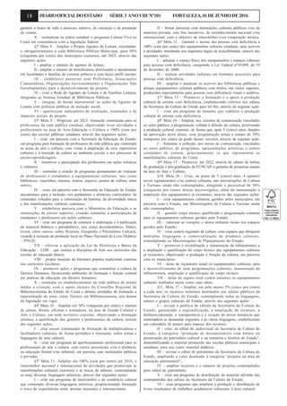 18 DIÁRIOOFICIALDOESTADO SÉRIE3 ANOVIII Nº101 FORTALEZA,01DEJUNHODE2016
garantir a lisura de todo o processo seletivo, de execução e de prestação
de contas;
X – normatizar na esfera estadual o programa Cultura Viva no
Ceará em consonância com a legislação federal.
§2º Meta 8 – Ampliar o Projeto Agentes de Leitura, veiculando-
o obrigatoriamente à cada Biblioteca Pública Municipal, para 50%
(cinquenta por cento) dos municípios cearenses, até 2025, através das
seguintes ações:
I - ampliar o número de agentes de leitura;
II - ampliar o número de beneficiários, priorizando o atendimento
em localidades e famílias de extrema pobreza e com baixo perfil escolar;
III - estabelecer parcerias com Prefeituras, Associações
Comunitárias, Organizações Governamentais e Organizações Não
Governamentais para o desenvolvimento do projeto;
IV - criar a Rede de Agentes de Leitura e de Famílias Leitoras,
integradas ao Sistema Estadual de Bibliotecas Públicas;
V – integrar, de forma intersetorial, as ações de Agentes de
Leitura com políticas públicas de inclusão social;
VI - aperfeiçoar indicadores de avaliação, resultados e de
impactos sociais do projeto.
§3º Meta 9 – Propiciar, até 2025, formação continuada para os
professores da rede pública estadual, objetivando levar atividades e
profissionais na área de Arte-Educação e Cultura a 100% (cem por
cento) das escolas públicas estaduais, através das seguintes ações:
I – criar, em parceria com a Secretaria da Educação do Estado,
um programa para formação de professores da rede pública que contemple
as áreas de arte e cultura, com vistas à ampliação de seus repertórios
culturais e à inserção da cultura no ambiente escolar e nos processos de
ensino-aprendizagem;
II – incentivar a participação dos professores em ações artísticas
e culturais;
III – estimular a criação de programas permanentes de visitação
de professores e estudantes a equipamentos culturais, tais como
bibliotecas, cineclubes, museus, teatros, arquivo, pontos de cultura, entre
outros;
IV – criar, em parceria com a Secretaria da Educação do Estado,
mecanismos para a inclusão, nos parâmetros e diretrizes curriculares, de
conteúdos voltados para a valorização da história, da diversidade étnica
e das manifestações culturais cearenses;
V – estabelecer parceria com o Ministério da Educação e as
instituições de ensino superior, visando estimular a participação de
estudantes e professores em ações culturais;
VI – criar um programa de estímulo à elaboração e à publicação
de material didático e paradidático, tais como documentários, filmes,
livros, entre outros, sobre História, Geografia e Patrimônio Cultural,
visando à inclusão da produção local no Plano Nacional do Livro Didático
– PNLD;
VII – efetivar a aplicação da Lei de Diretrizes e Bases da
Educação – LDB – que institui a disciplina de Arte nos currículos das
escolas de educação básica;
VIII – propor inserção da literatura popular tradicional cearense
nos currículos escolares;
IX – promover ações e programas que estimulem a cultura de
Direitos Humanos, favorecendo ambientes de formação e fruição cultural
em práticas de educação em direitos humanos;
X - estimular os estabelecimentos da rede pública de ensino
médio a criarem, com o apoio técnico do Conselho Regional de
Biblioteconomia do Estado do Ceará e demais entidades de formação e
representação do setor, curso Técnico em Biblioteconomia, nos termos
da legislação em vigor.
§4º Meta 10 – Ampliar em 50% (cinquenta por cento) o número
de cursos, fóruns, oficinas e seminários, na área de Gestão Cultural e
Arte e Cultura, em todo território cearense, objetivando a formação
artística, a qualificação dos gestores e profissionais da cultura, através
das seguintes ações:
I – criar cursos continuados de formação de multiplicadores e
facilitadores culturais, de forma periódica e itinerante, sobre temas e
linguagens da área cultural;
II – criar um programa de aperfeiçoamento profissional para os
profissionais de arte e cultura, com cursos presenciais e/ou à distância,
na educação formal e/ou informal, em parceria com instituições públicas
e privadas.
§5º Meta 11– Ampliar em 100% (cem por cento) até 2018, o
intercâmbio nacional e internacional de atividades que promovam as
manifestações culturais cearenses e as trocas de saberes, contemplando
as mais diversas linguagens artísticas, através das seguintes ações:
I – criar um programa de intercâmbio e de residência cultural
que contemple diversas linguagens artísticas, proporcionando formação
e troca de experiências entre artistas nacionais e internacionais;
II – firmar parcerias com instituições culturais públicas eou de
natureza privada, sem fins lucrativos, de reconhecimento nacional eou
internacional, com o objetivo de intercâmbio eou cooperação técnica.
§6º Meta 12 – Garantir o acesso das pessoas com deficiência a
100% (cem por cento) dos equipamentos culturais estaduais, seus acervos
e atividades, atendendo aos requisitos legais de acessibilidade, através das
seguintes ações:
I – adequar o espaço físico dos equipamentos e espaços culturais
para pessoas com deficiência, cumprindo a Lei Federal nº10.098, de 19
de dezembro de 2000;
II – realizar atividades culturais em formatos acessíveis para
pessoas com deficiência;
III – ampliar e atualizar os acervos das bibliotecas públicas e
demais equipamentos culturais públicos com títulos, em vários suportes,
produzidos especialmente para pessoas com deficiência visual e auditiva.
§7º Meta 13 – Promover a formação e o apoio à produção
cultural de artistas com deficiência, estabelecendo critérios nos editais
da Secretaria da Cultura do Estado para tal fim, através da seguinte ação:
I – criar um programa de fomento que viabilize a produção
cultural de artistas com deficiência.
§8º Meta 14 – Ampliar, nos veículos de comunicação vinculados
ao setor público, a programação voltada à difusão da cultura, priorizando
a produção cultural cearense, de forma que, após 5 (cinco) anos, datados
da aprovação deste plano, essa programação atinja o tempo de 50%
(cinquenta por cento) na grade desses veículos, através da seguinte ação:
I – fomentar a exibição, nos meios de comunicação vinculados
ao setor público, de programas, apresentações artísticas e outros
conteúdos de cultura, principalmente os que representem as
manifestações culturais do Ceará.
§9º Meta 15 – Promover, até 2022, através de editais de bolsas
de graduação e pós-graduação da FUNCAP, a garantia de pesquisas anuais
na área de Arte e Cultura.
§10. Meta 16 – Criar, no prazo de 5 (cinco) anos, 4 (quatro)
novos equipamentos e/ou centros culturais, nas microrregiões de Cultura
e Turismo ainda não contempladas, atingindo o percentual de 50%
(cinquenta por cento) dessas microrregiões, além da manutenção e
ampliação dos equipamentos já existentes, através das seguintes ações:
I – criar equipamentos culturais, geridos pelos municípios, em
parceria com o Estado, nas Microrregiões de Cultura e Turismo ainda
não contempladas;
II – garantir corpo técnico qualificado e programação contínua
para os equipamentos culturais geridos pelo Estado;
III – valorizar as vocações e atores culturais locais nos espaços
geridos pelo Estado;
IV – criar centros regionais de cultura, com espaços que abriguem
múltiplas linguagens e comercialização de produtos culturais,
contemplando as Macrorregiões de Planejamento do Estado;
V – promover a revitalização e manutenção da infraestrutura e
a ampliação e qualificação do corpo técnico dos equipamentos culturais
já existentes, objetivando a produção e fruição da cultura, em parceria
com os municípios;
VI – dotar de orçamento anual os equipamentos culturais, para
o desenvolvimento de suas programações culturais, manutenção da
infraestrutura, ampliação e qualificação do corpo técnico;
VII – dotar de seguro total contra sinistros os equipamentos
culturais tombados assim como suas obras.
§11. Meta 17 - Ampliar, em pelo menos 5% (cinco por cento)
a cada ano, os recursos nominais destinados aos editais públicos da
Secretaria da Cultura do Estado, contemplando todas as linguagens,
setores e grupos culturais do Estado, através das seguintes ações:
I – revisar a política de editais da Secretaria da Cultura do
Estado, garantindo a regionalização, a ampliação de recursos, a
desburocratização, a transparência e a criação de novas temáticas que
contemplem as demandas regionais e as várias linguagens, estabelecendo
um calendário de prazos para repasse dos recursos;
II – criar, no edital do audiovisual da Secretaria da Cultura do
Estado, a categoria “produção de documentários com ênfase na
preservação do patrimônio cultural e na memória e história do Estado”,
disponibilizando o material produzido nas escolas públicas municipais e
estaduais, para uso como material didático;
III – revisar o edital de patrimônio da Secretaria da Cultura do
Estado, ampliando o valor destinado à categoria “projetos na área de
educação patrimonial”;
IV – ampliar recursos e o número de projetos contemplados
pelo edital de patrimônio;
V – criar um programa de distribuição do material advindo das
contrapartidas dos editais da Secretaria da Cultura do Estado;
VI – criar programas que ampliem a produção e distribuição de
livros resultantes de trabalhos acadêmicos referentes à área cultural;
 